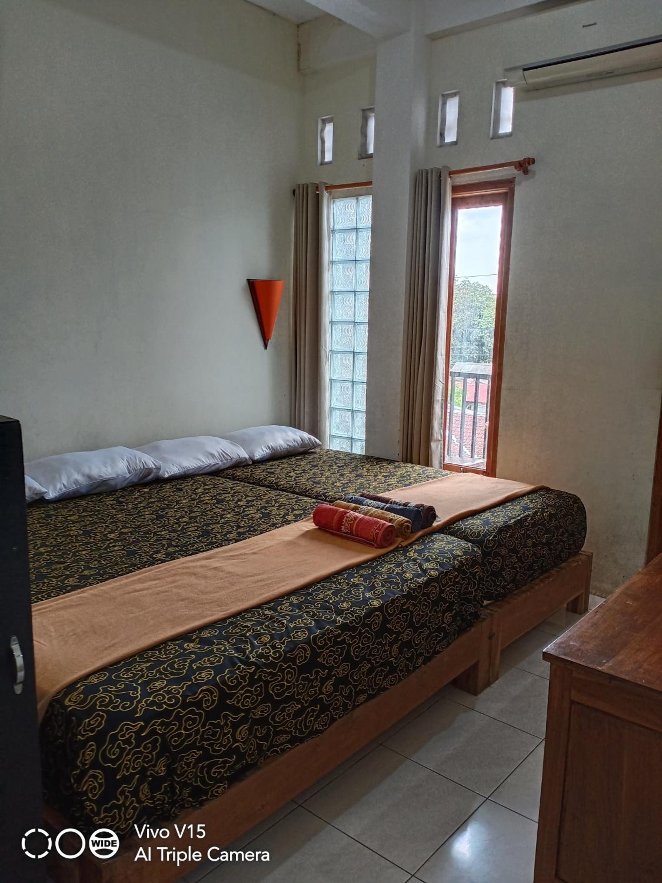 Family Room with Private Bathroom - Photo 8