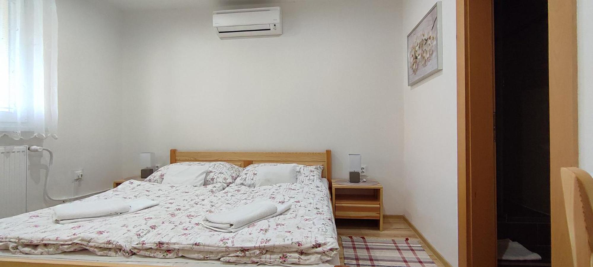 Double Room - Photo 8