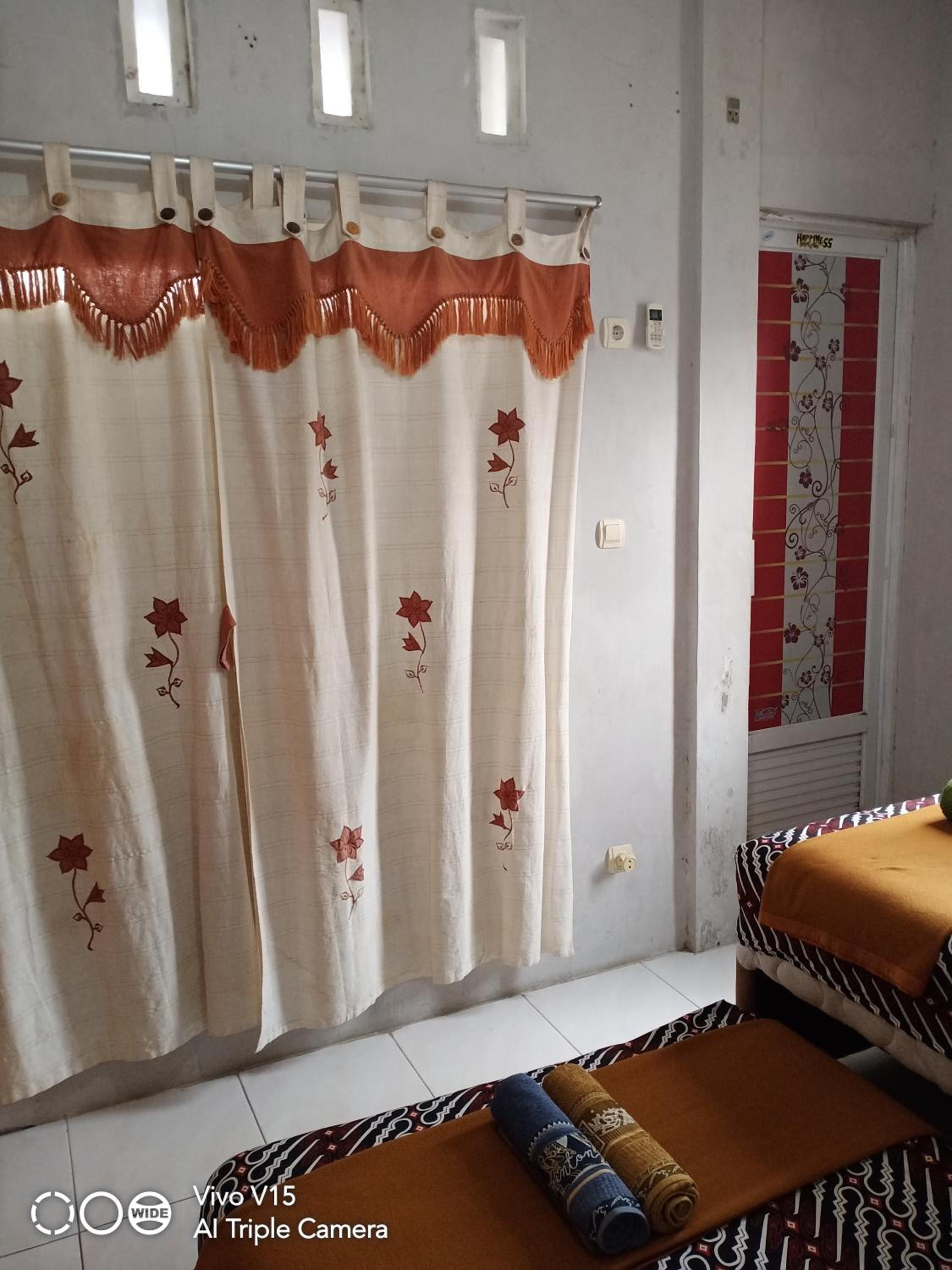 Family Room with Private Bathroom - Photo 4