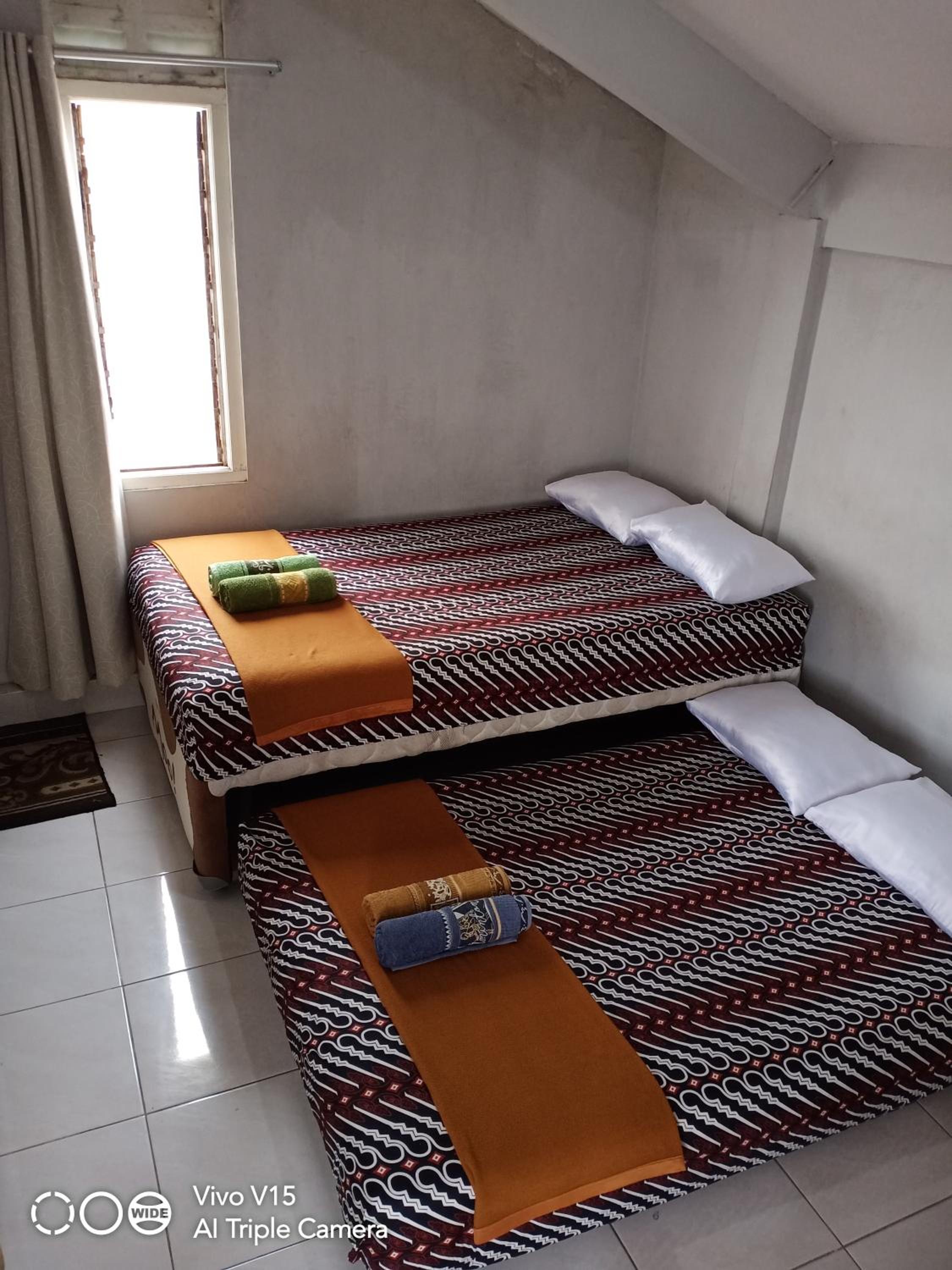 Family Room with Private Bathroom - Photo 3