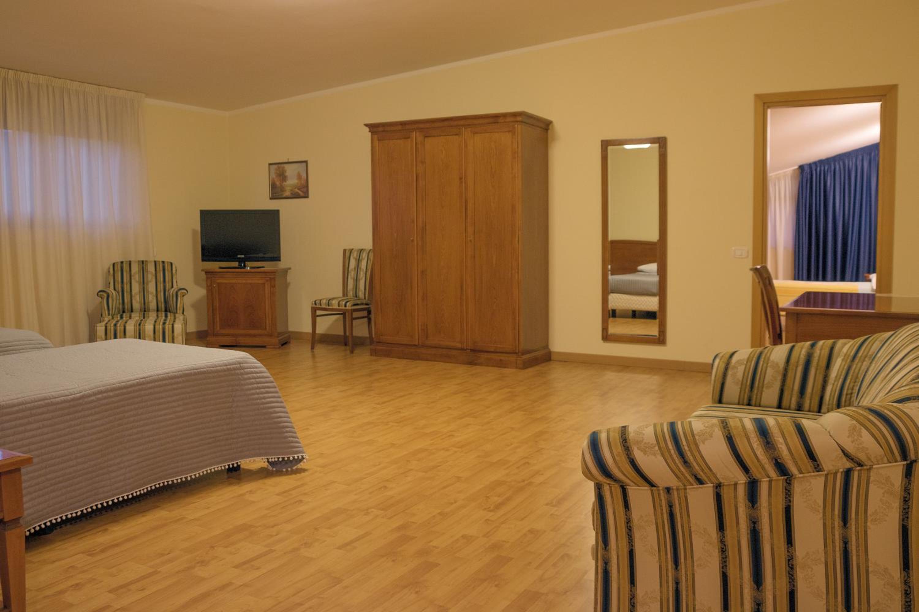 Junior Suite - Photo 1