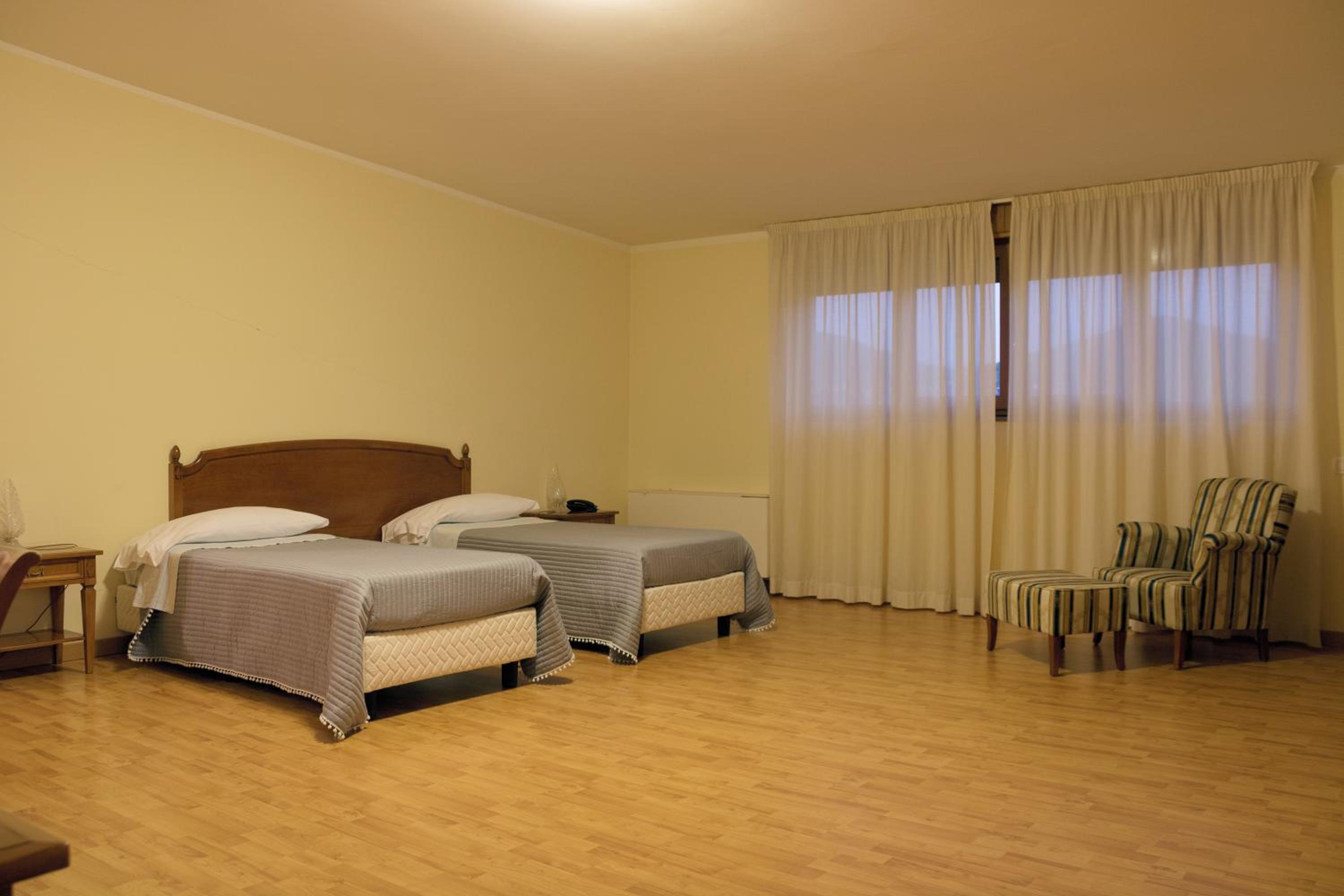 Twin Room - Photo 1