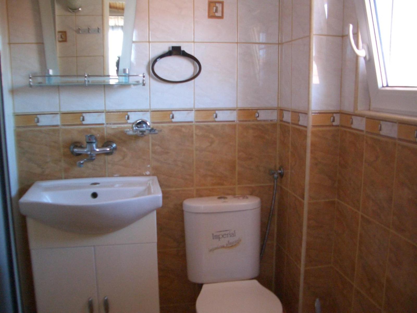 Double Room - Photo 5