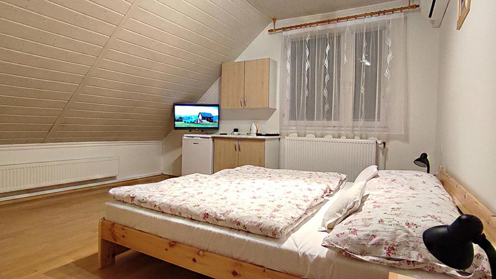 Double Room - Photo 14