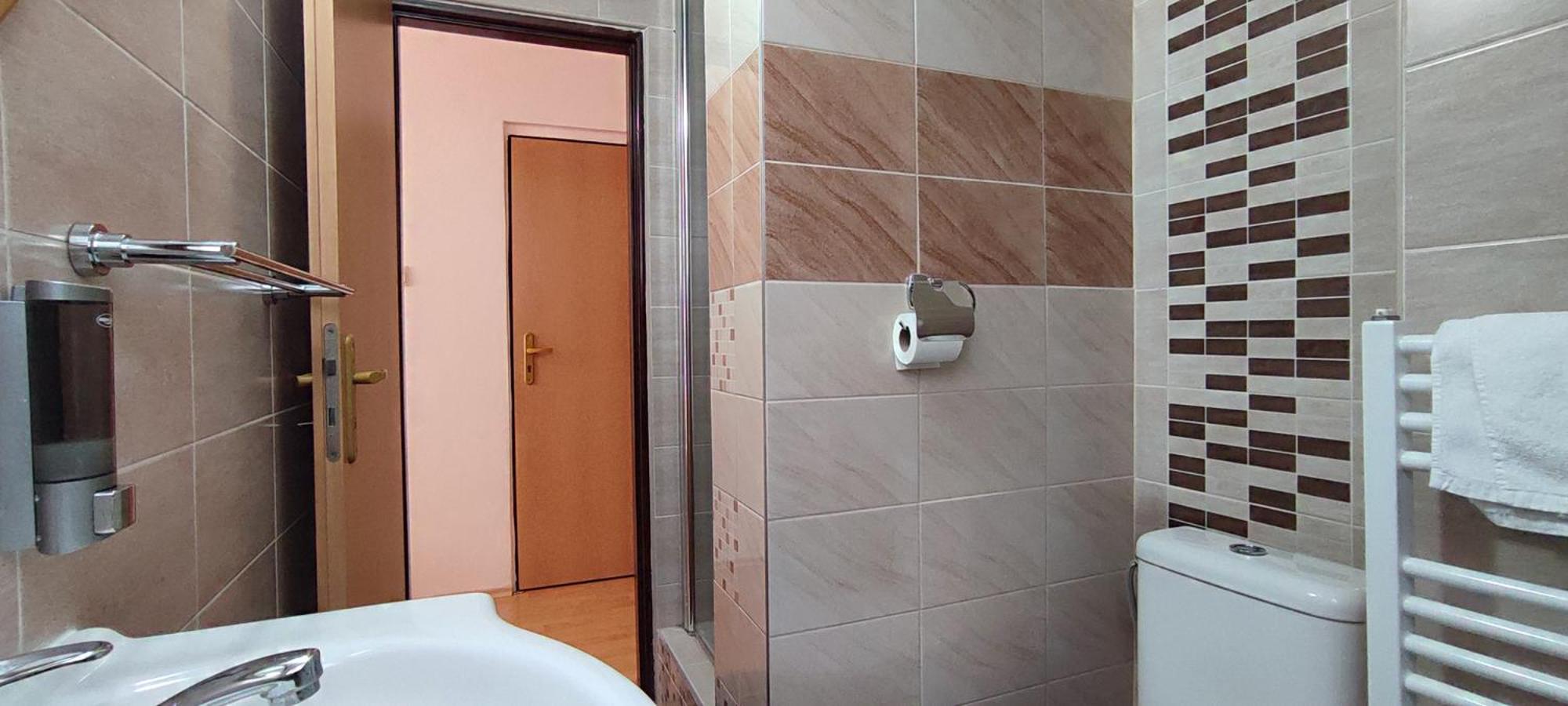 Double Room - Photo 18