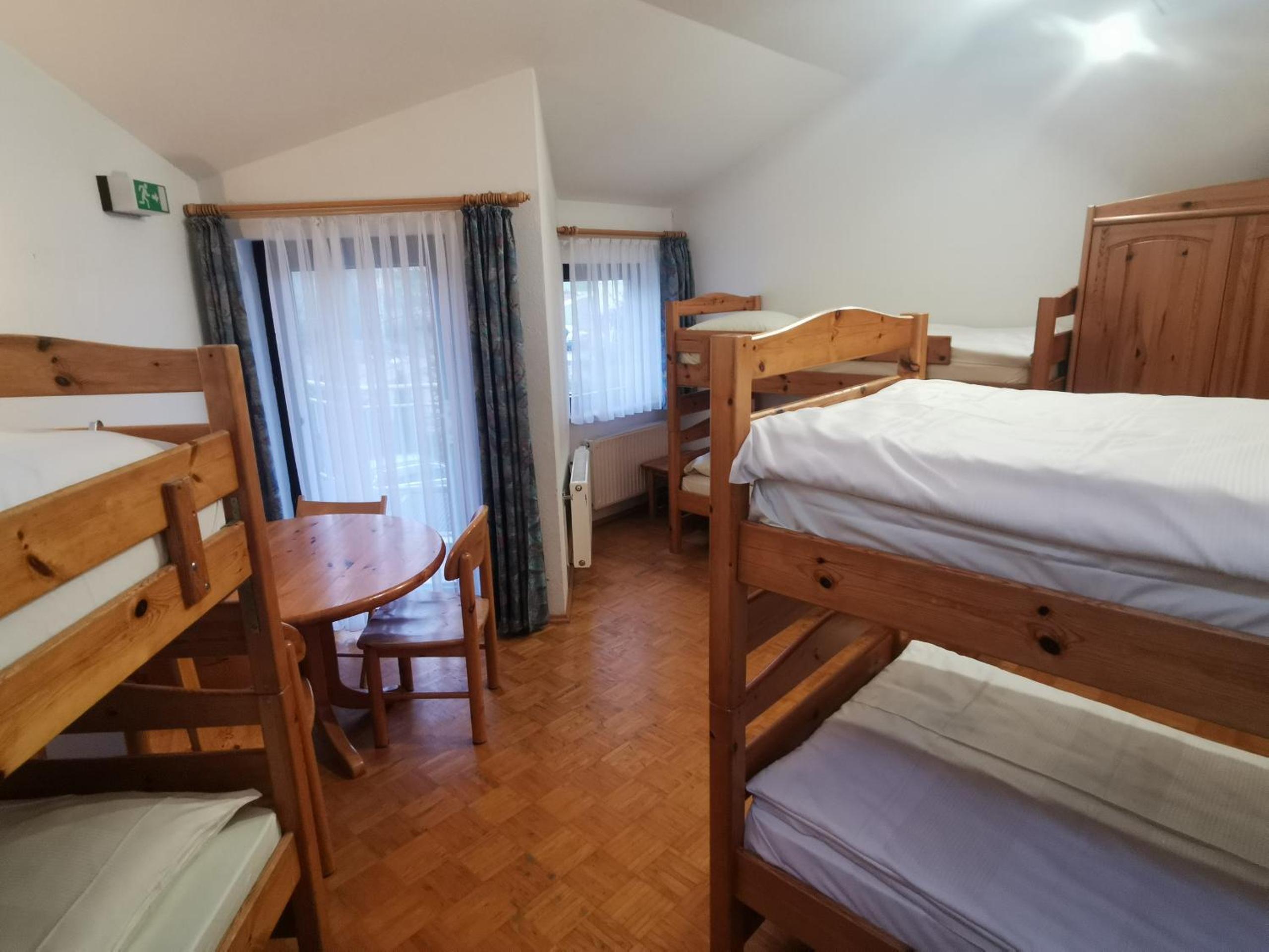 8-Bed Mixed Dormitory Room photo 2