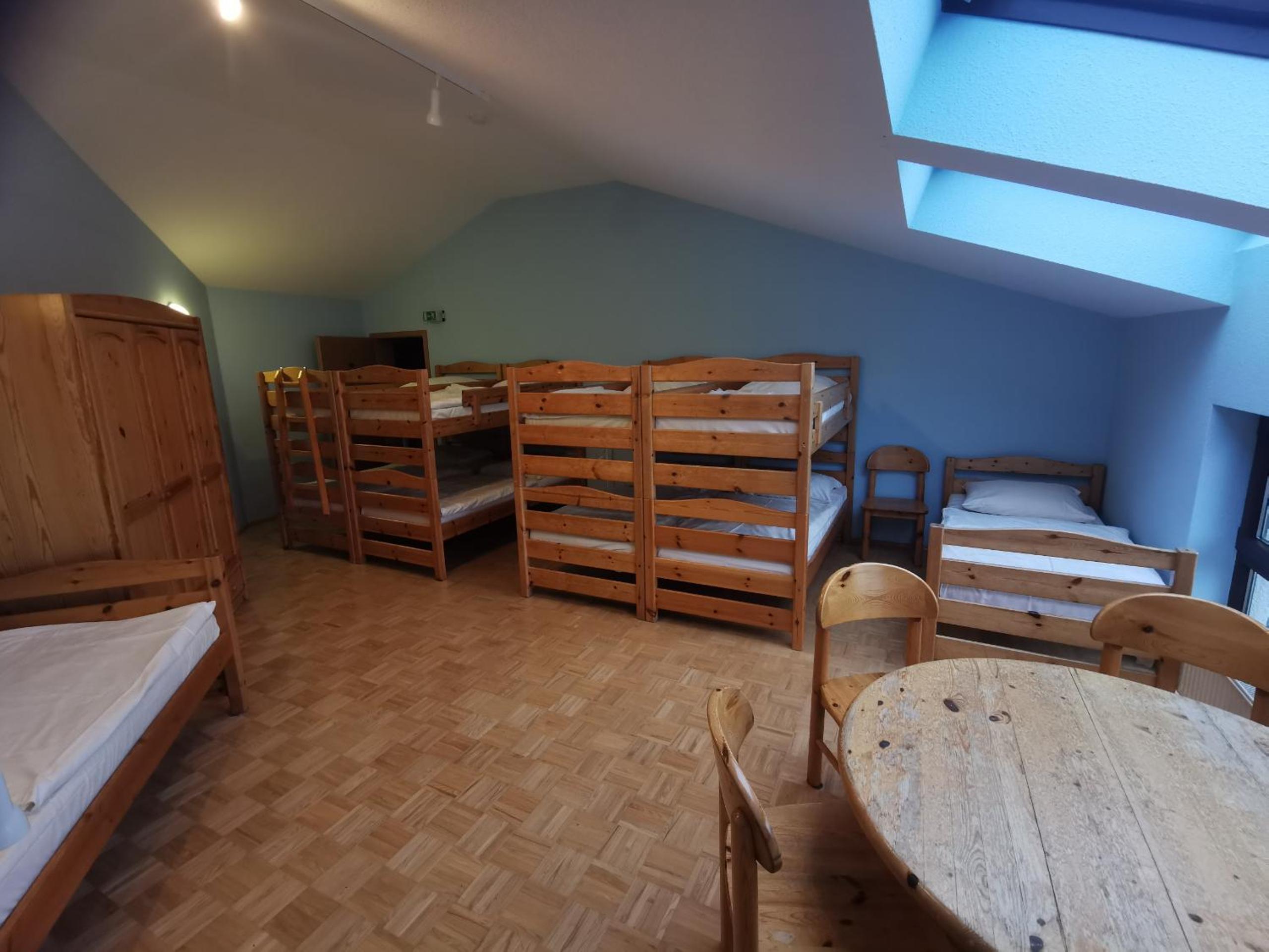 10-Bed Mixed Dormitory Room photo 1
