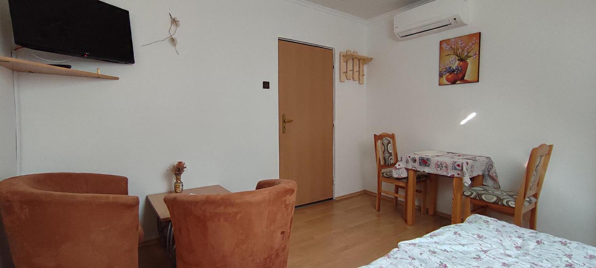 Double Room - Photo 21