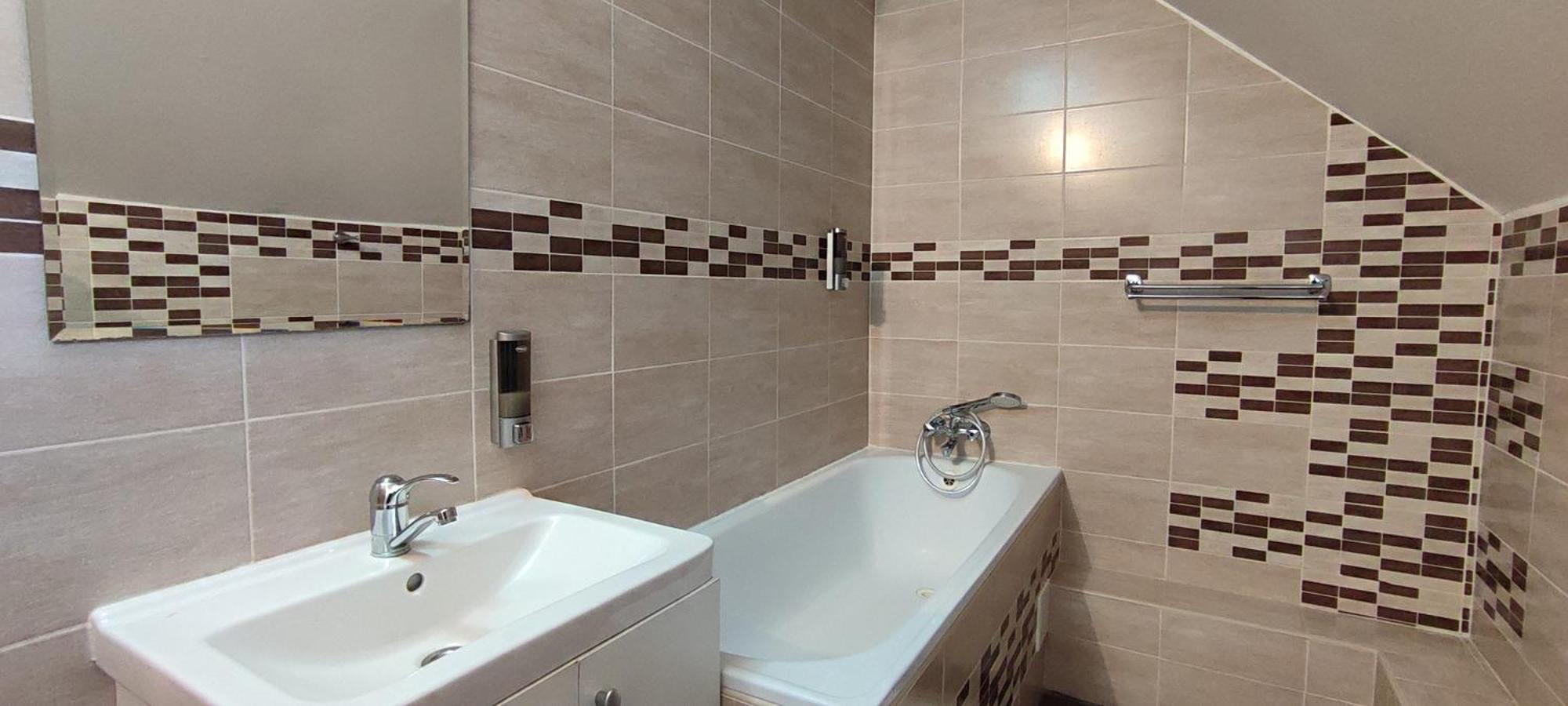 Double Room - Photo 23