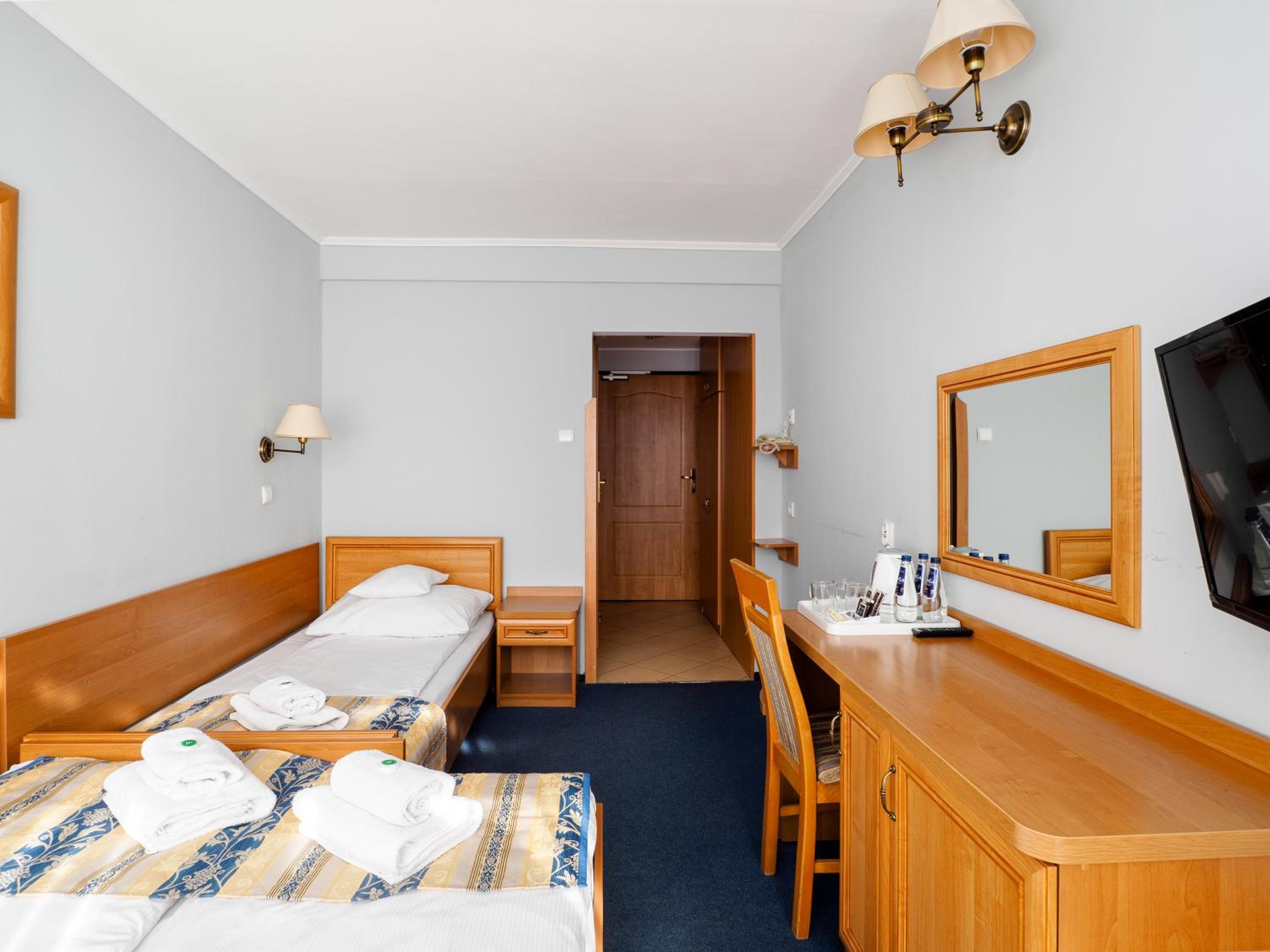 Double Room with an extra bed view / balcony - Photo 6