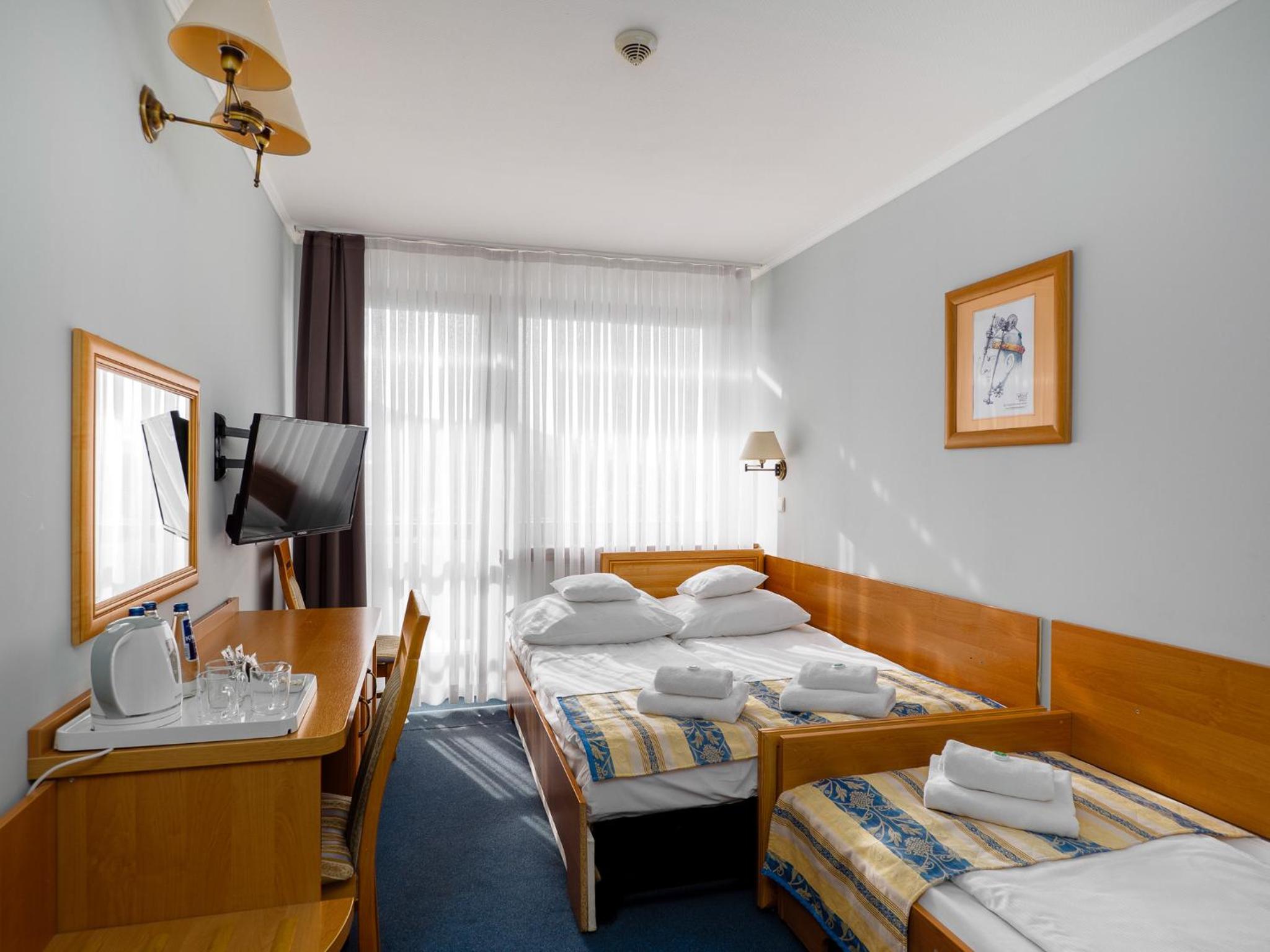 Double Room with an extra bed view / balcony - Photo 5