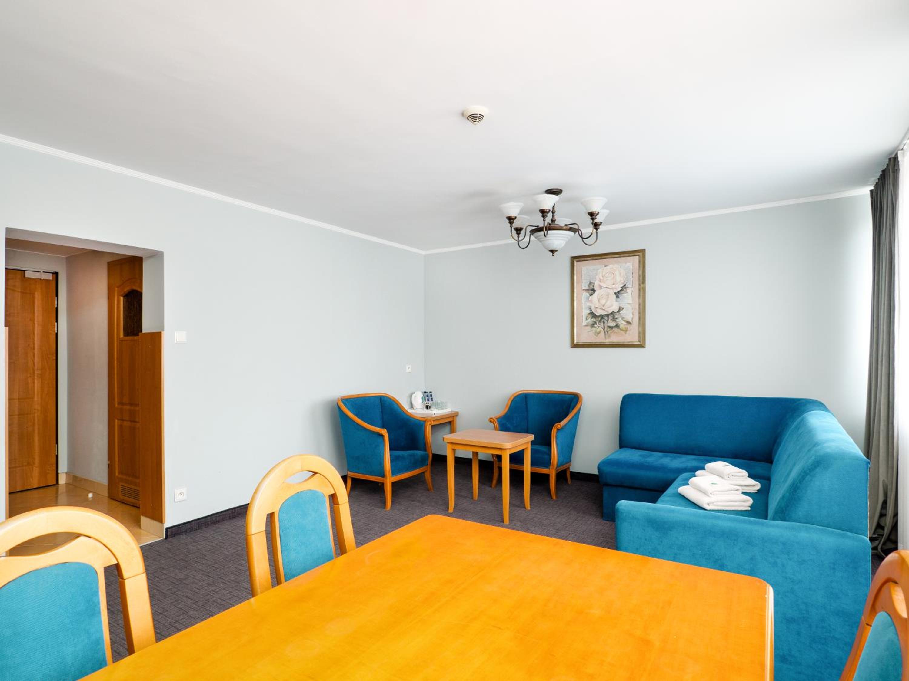 One-Bedroom Apartment - Photo 1