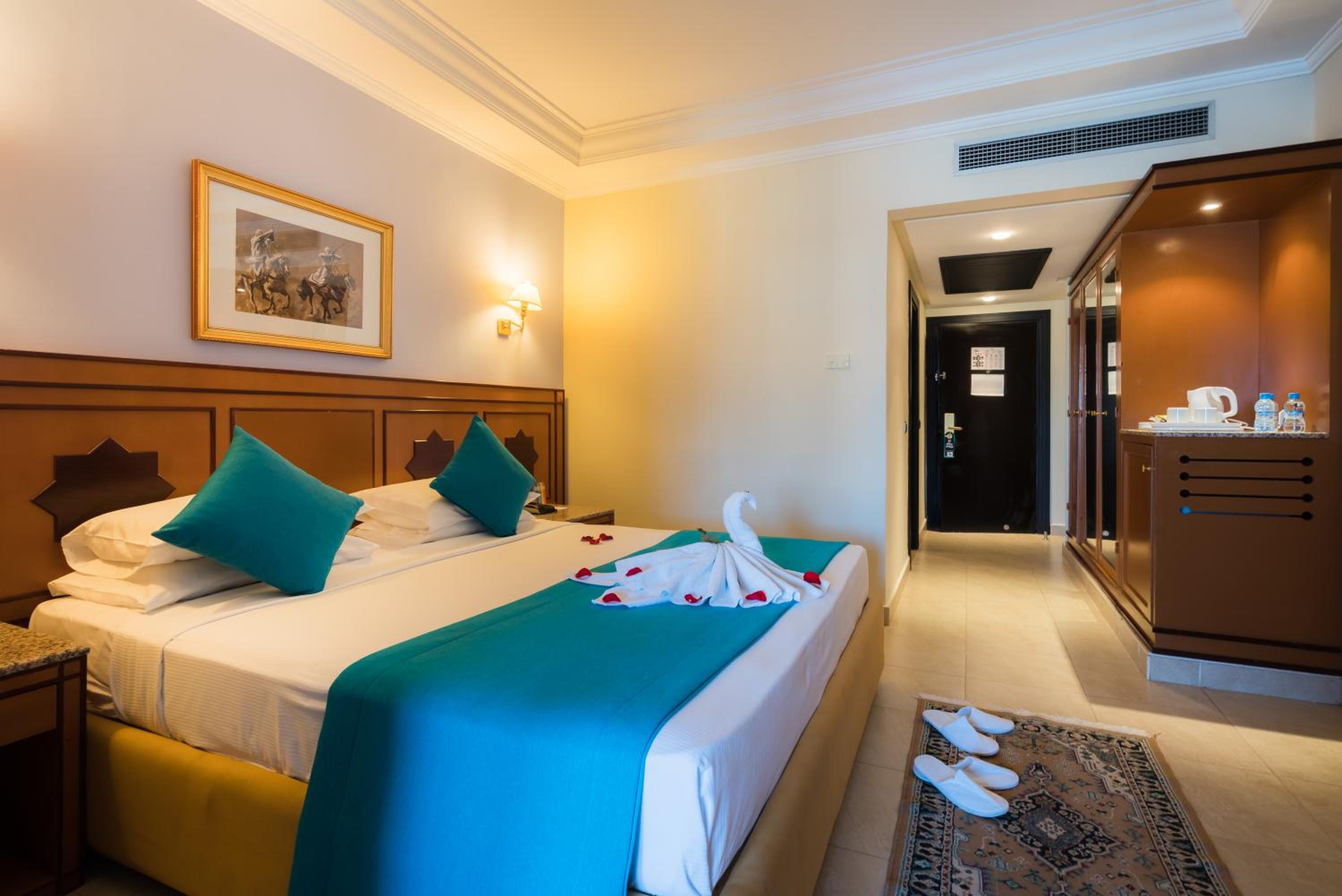Deluxe Double Room with One Double Bed and 2 Adults Occupancy (Non Smoking) thumbnail 6