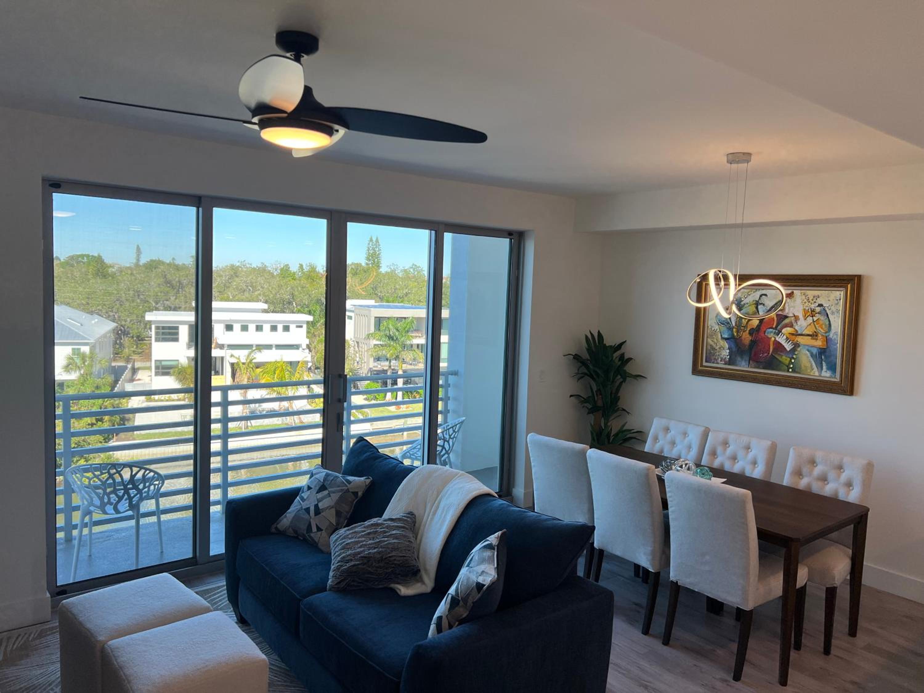 Apartment With Pool View
