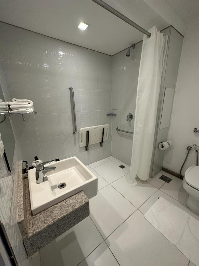 Queen Room - Disability Access photo 2