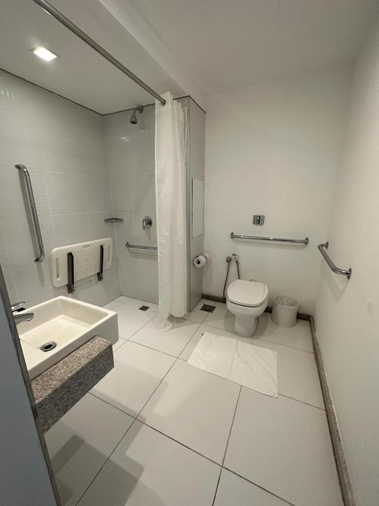 Queen Room - Disability Access photo 3