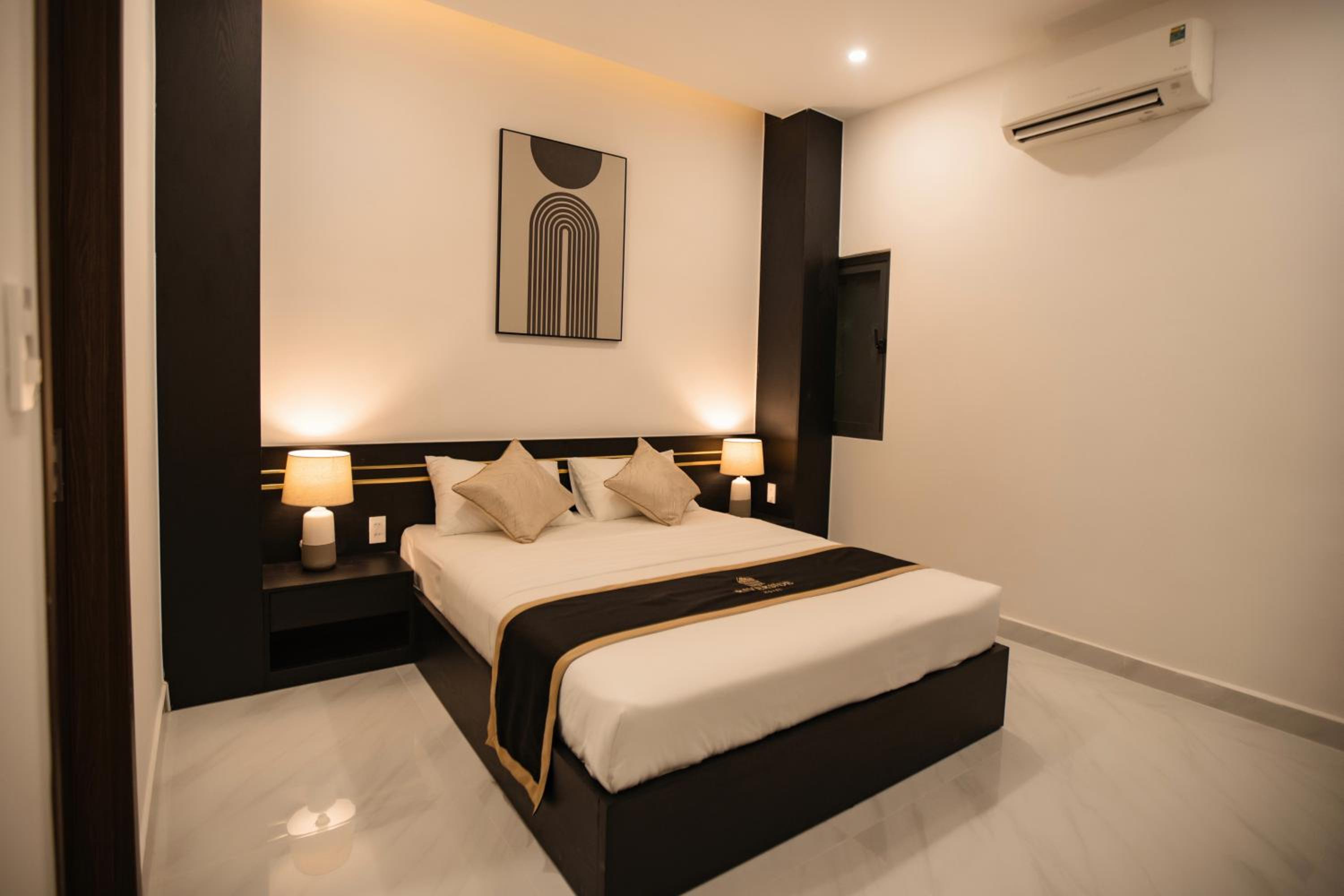 Standard Queen Room