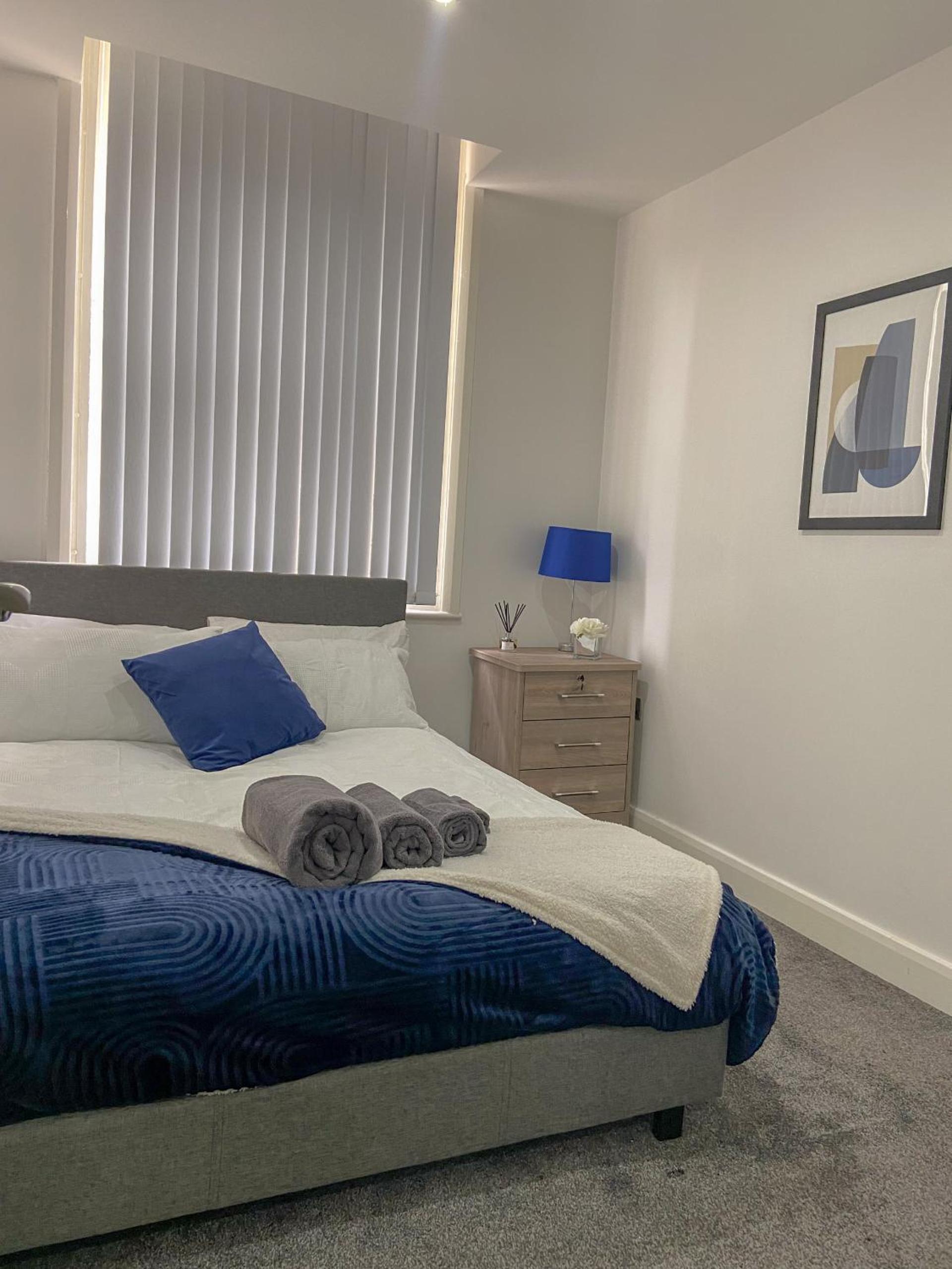 One-Bedroom Apartment photo 1
