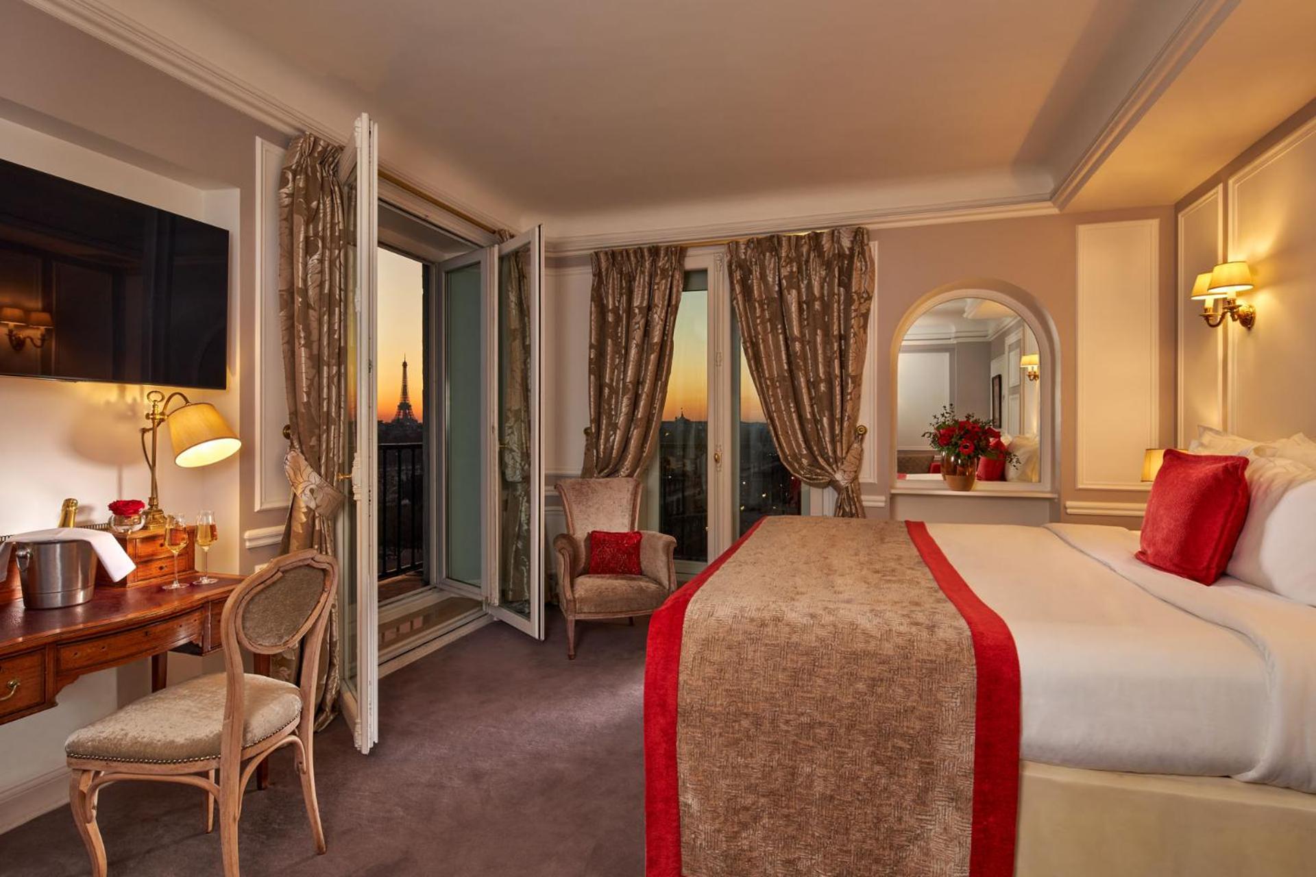 Eiffel Tower Junior Suite photo 1