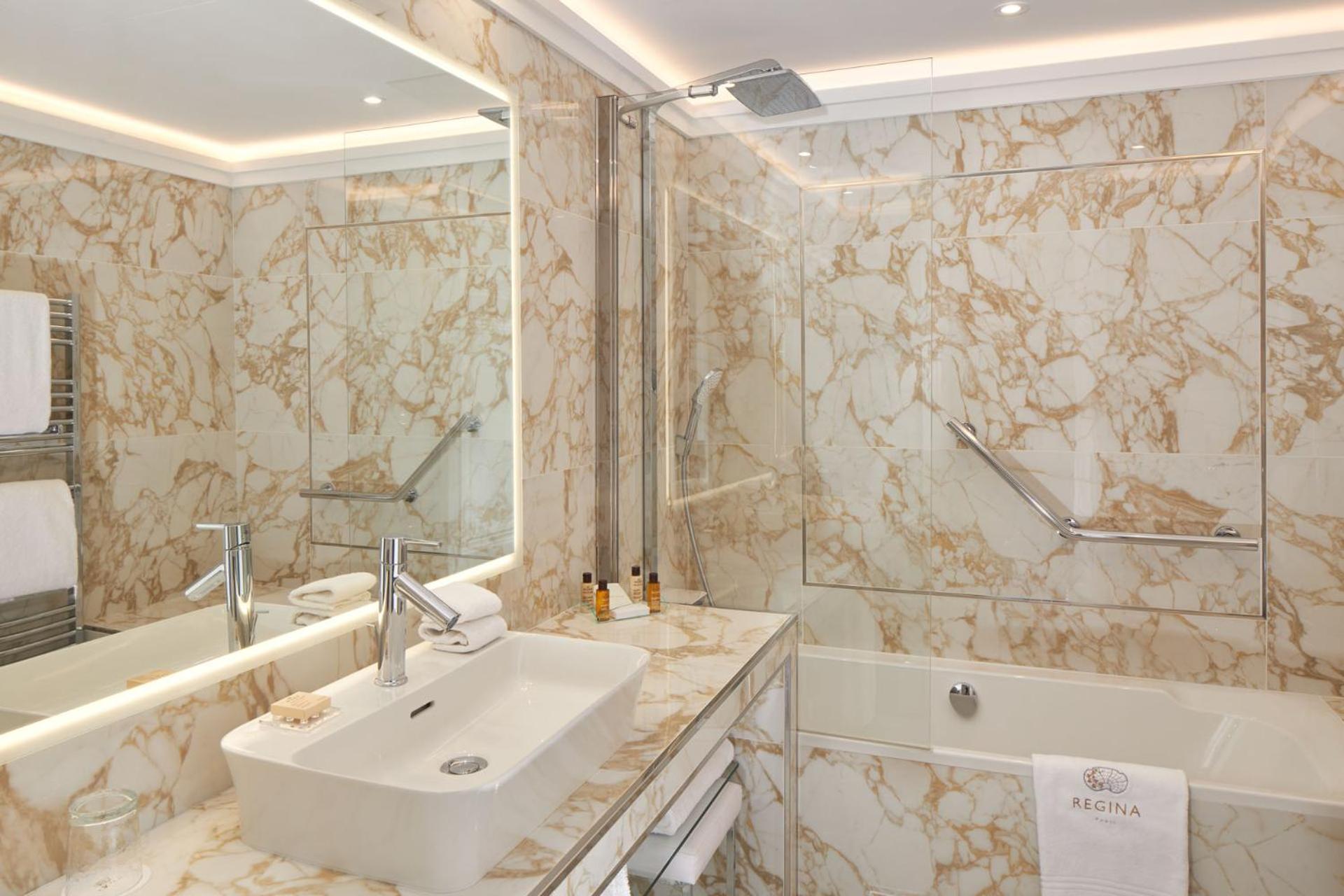 Chambre Prestige – Côté Louvre et Tour Eiffel