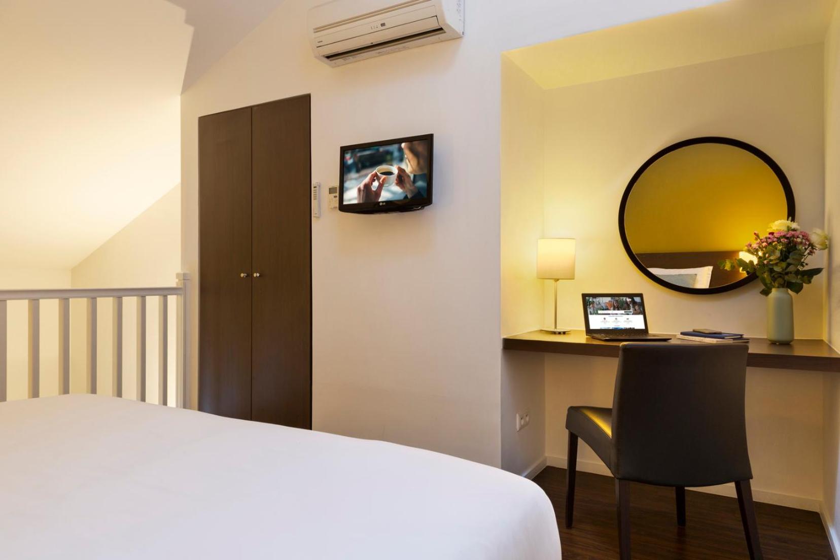 Deluxe One-Bedroom Apartment