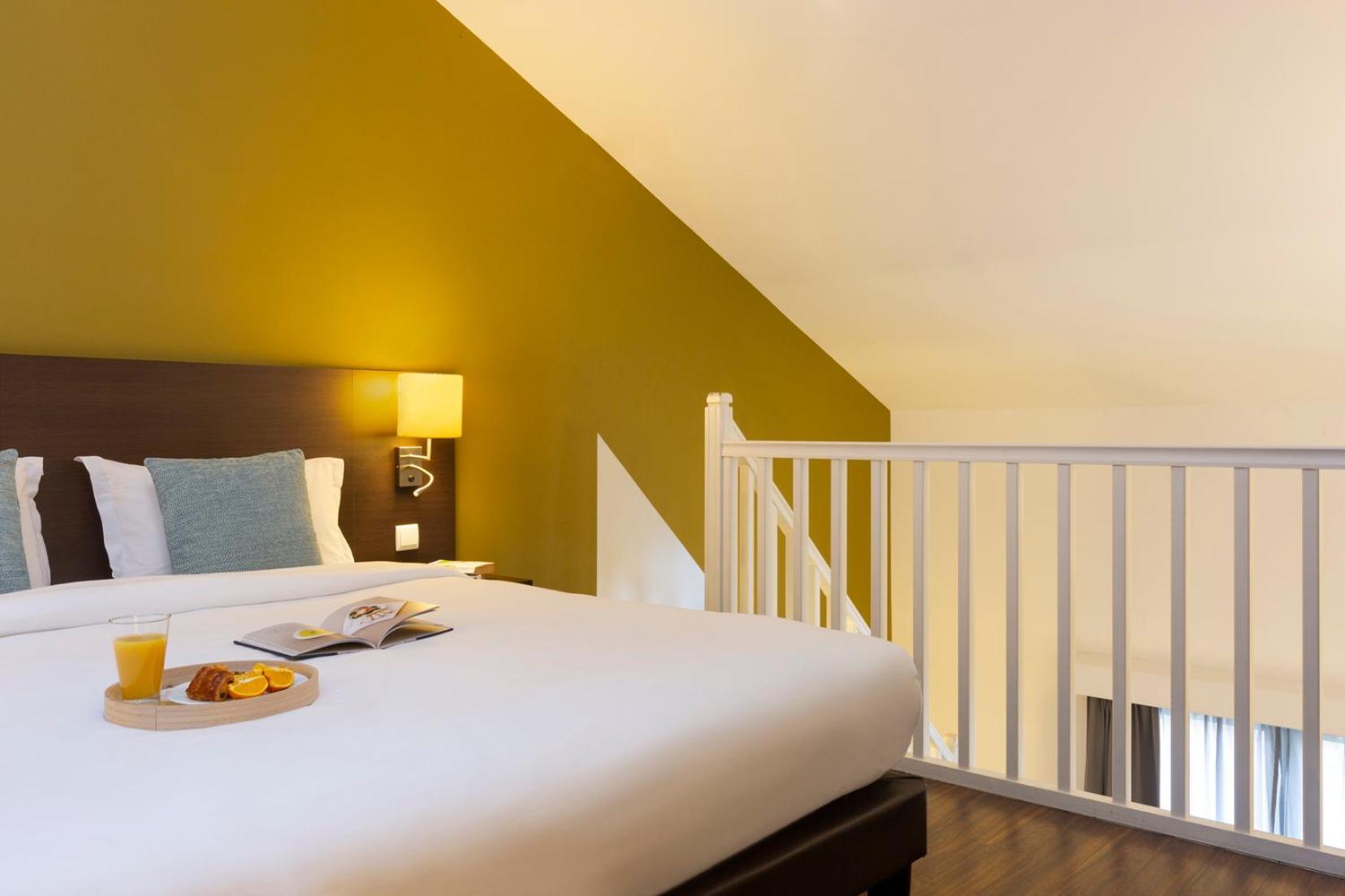 Deluxe One-Bedroom Apartment