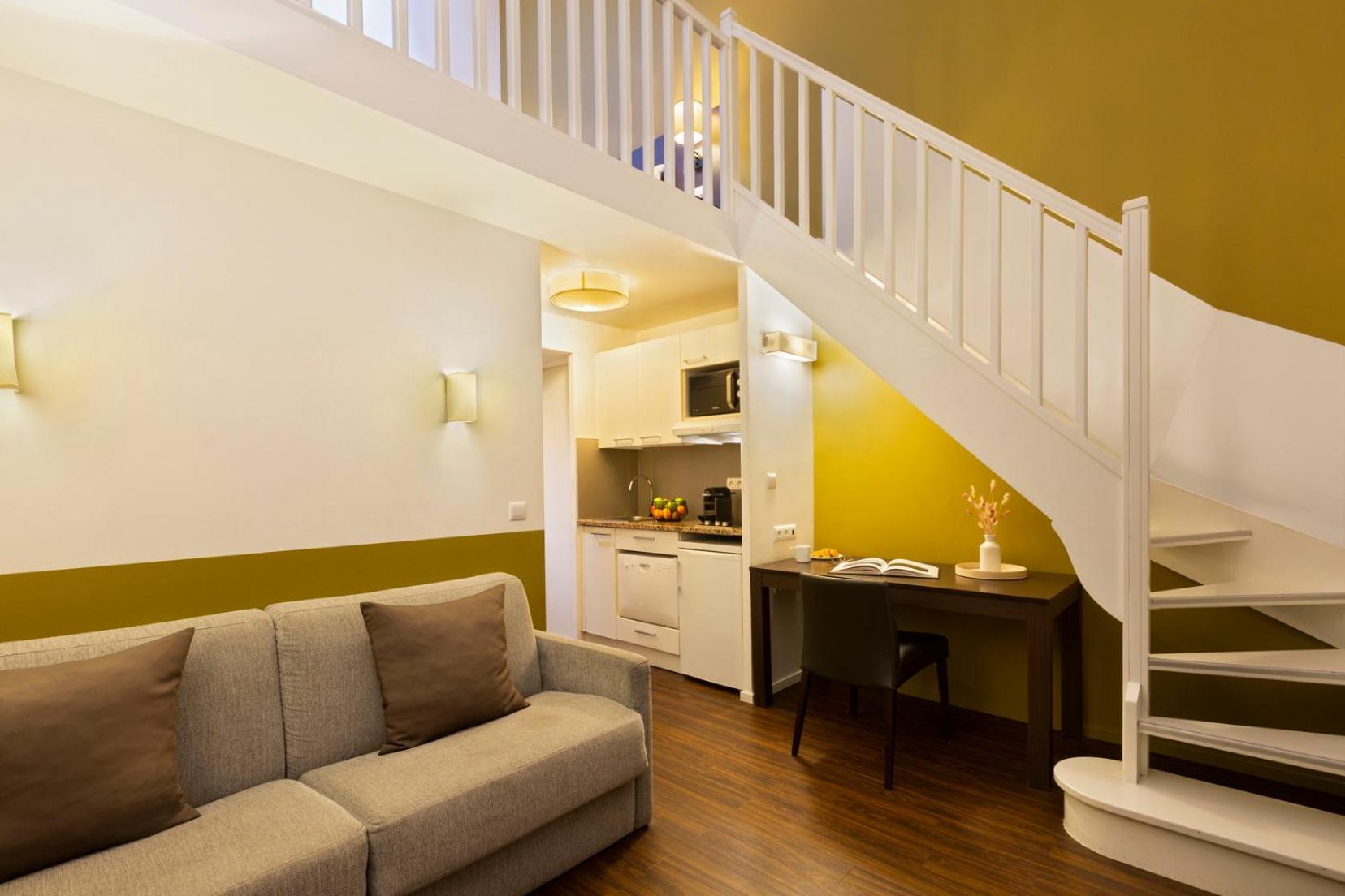 Deluxe One-Bedroom Apartment