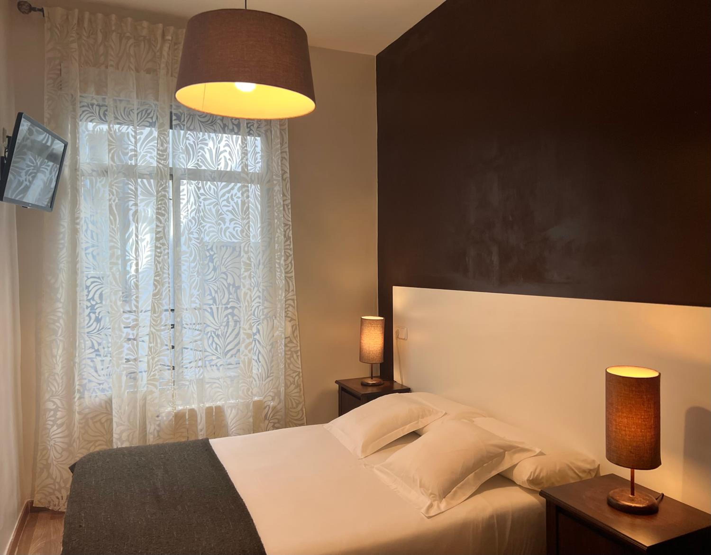 Double Room - Photo 7