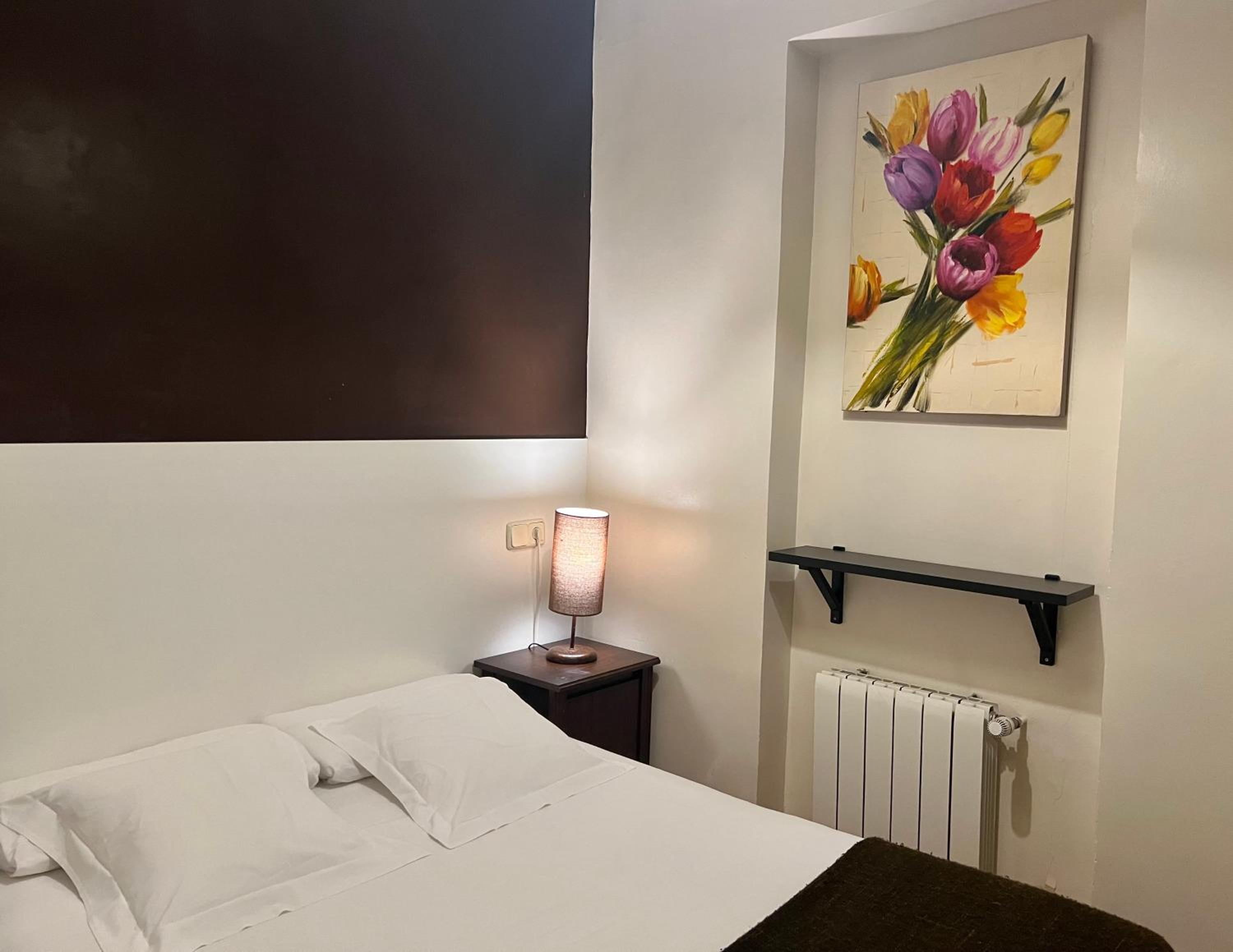 Small Double Room - Photo 1