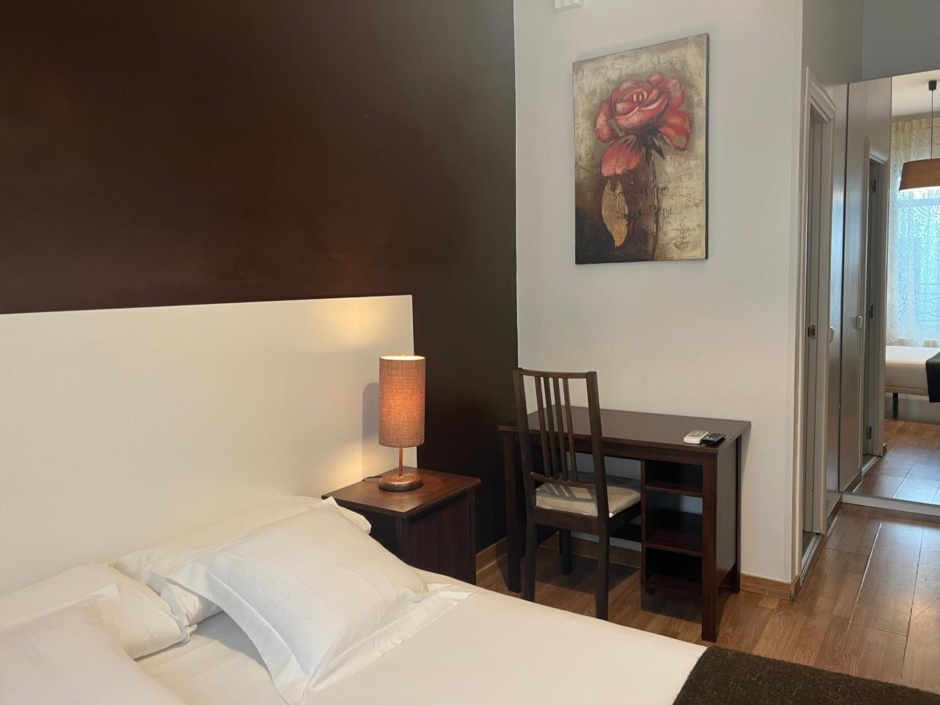 Double Room - Photo 3