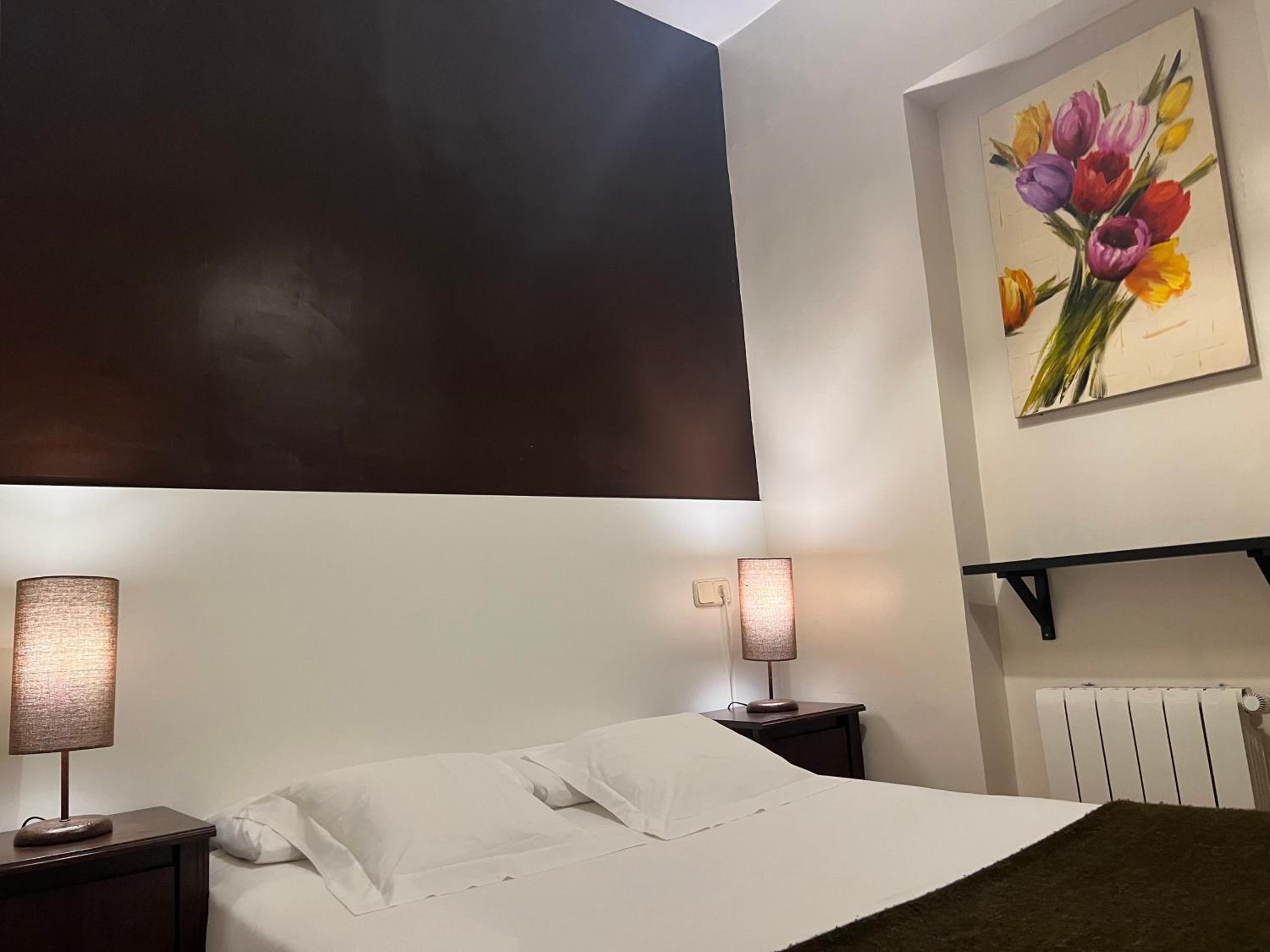 Small Double Room - Photo 12