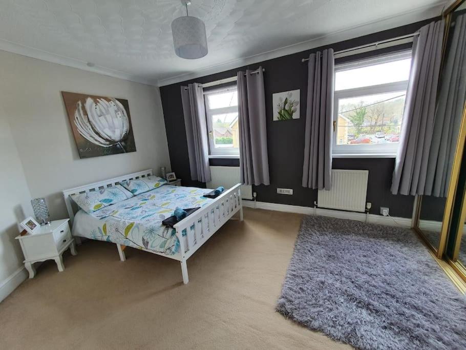 Three-Bedroom House photo 1