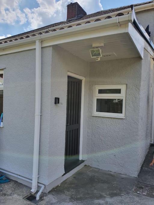 Three-Bedroom House photo 3