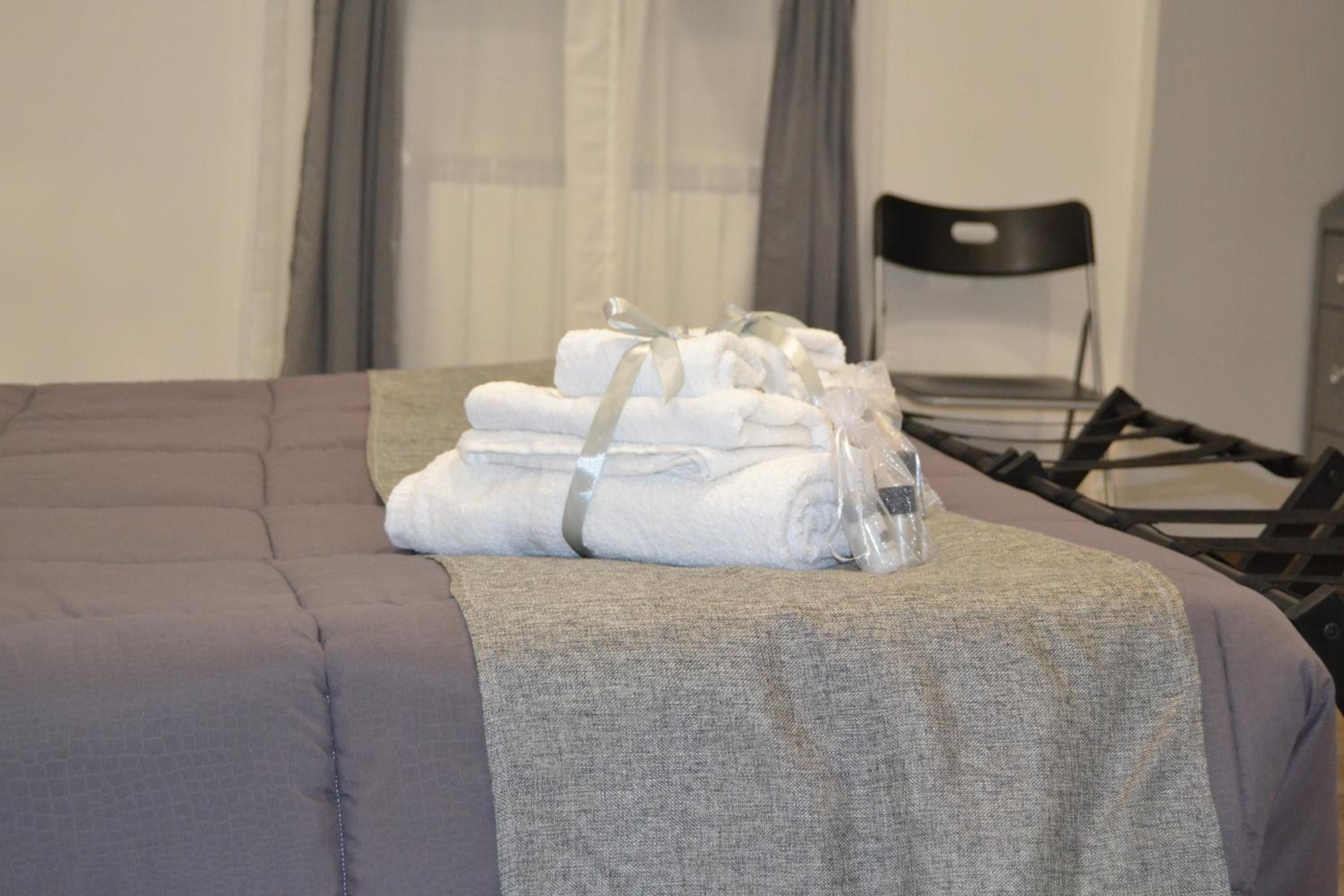 Standard King Room - Photo 17