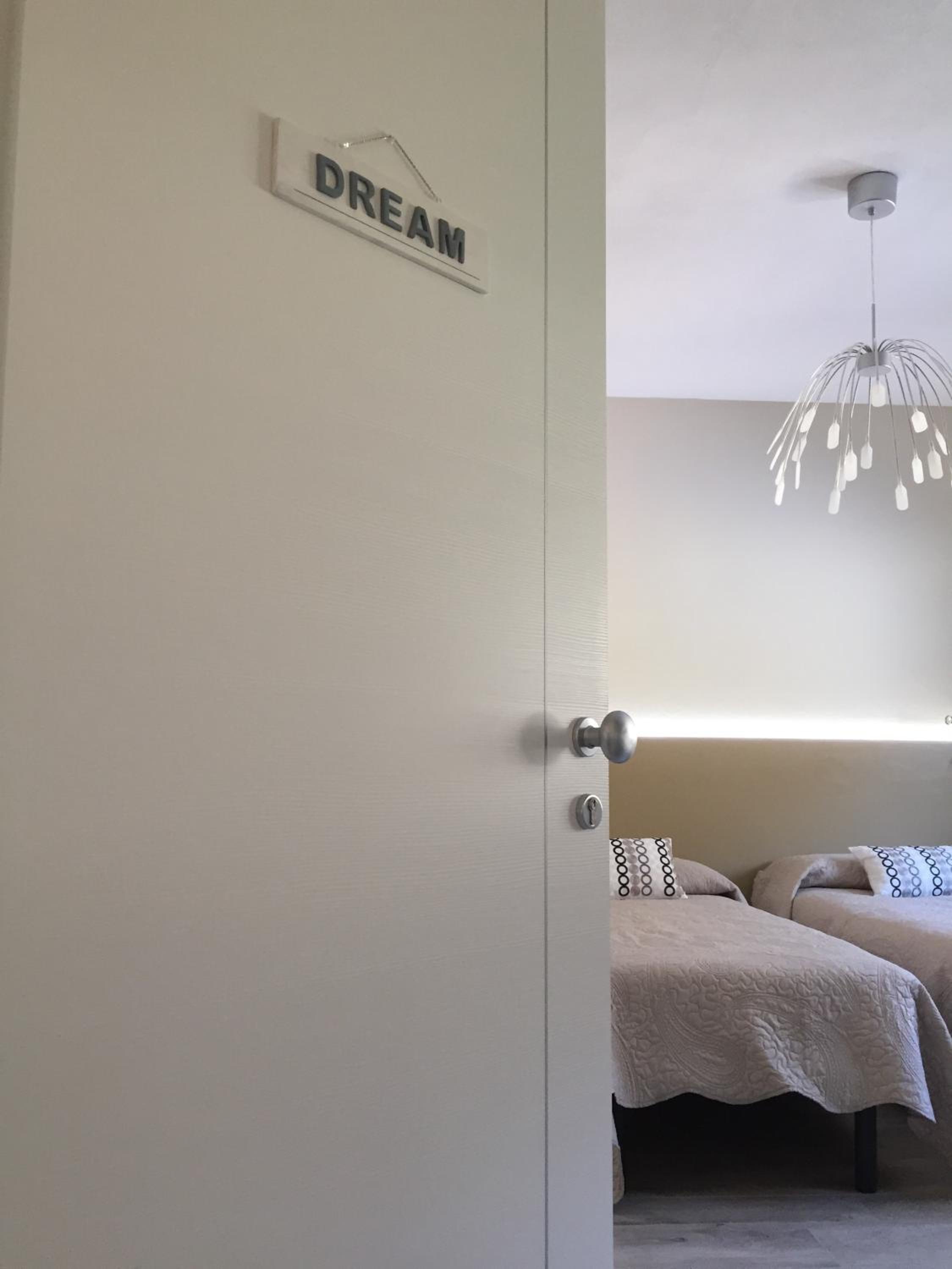 Double or Twin Room with Private Bathroom photo 2