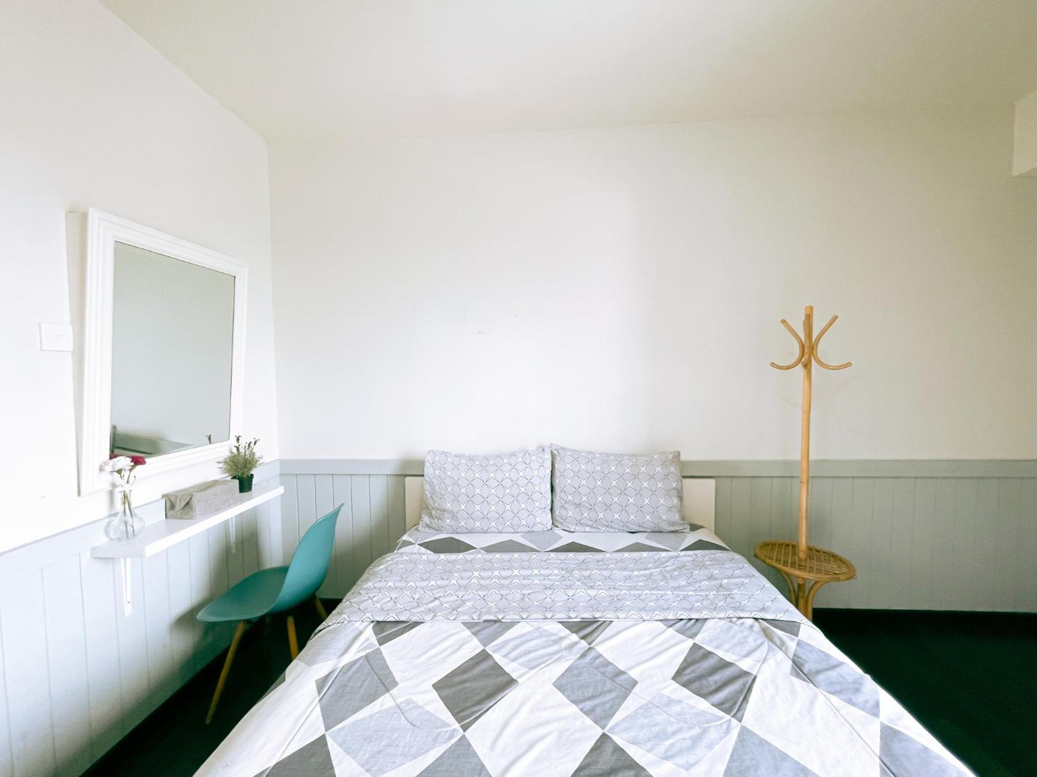 Studio Apartment - Photo 1