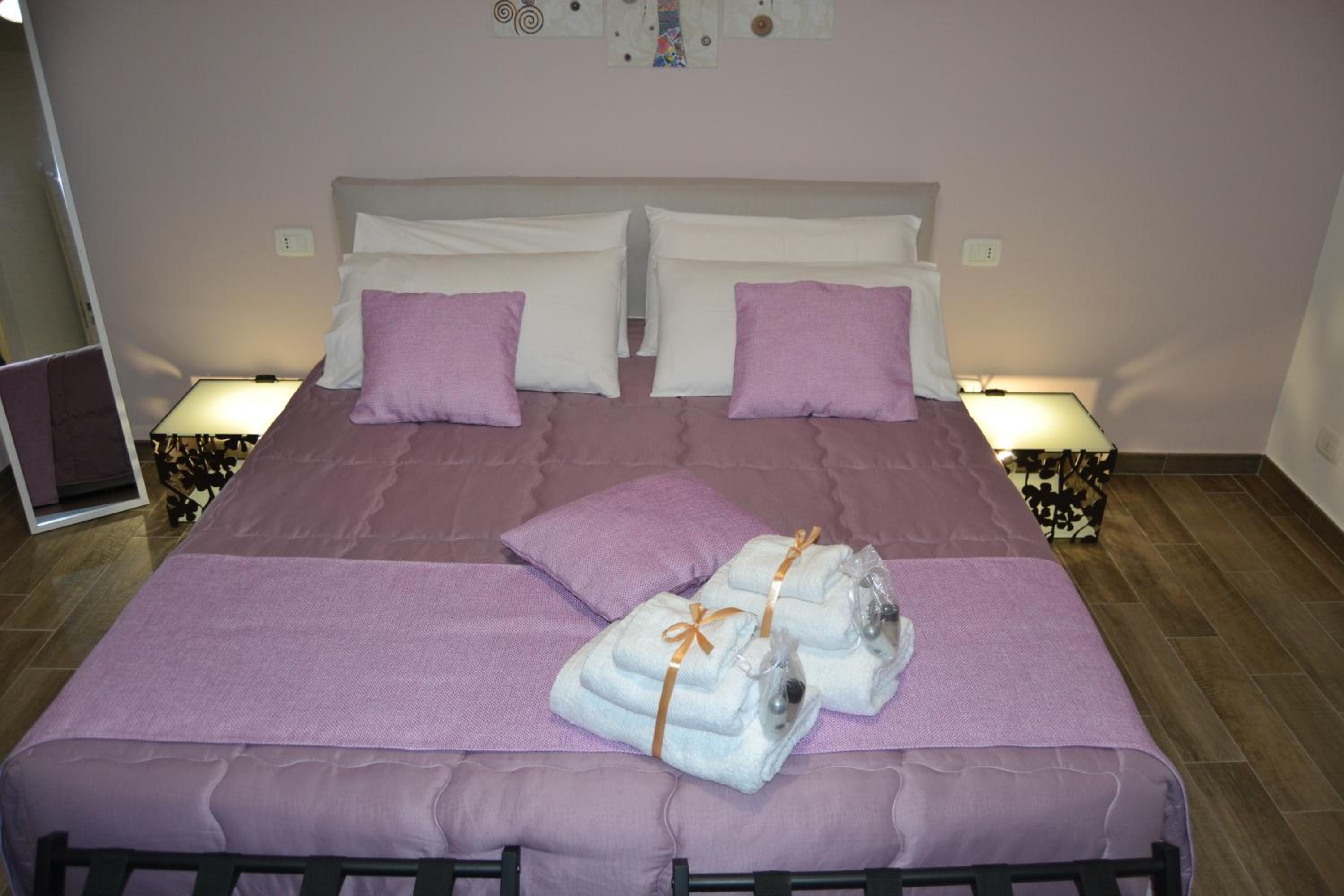 Deluxe King Room - Photo 37