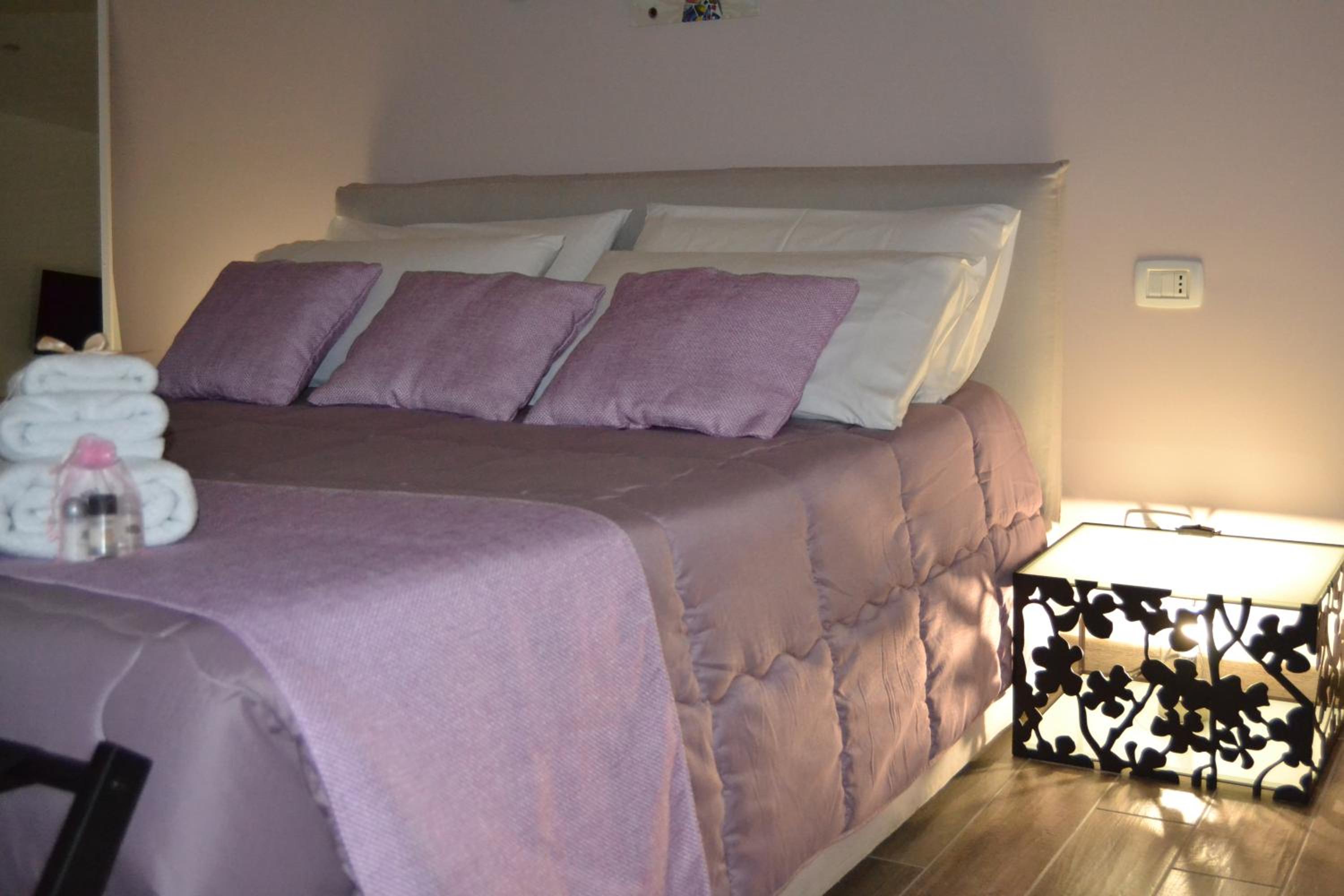 Deluxe King Room - Photo 12