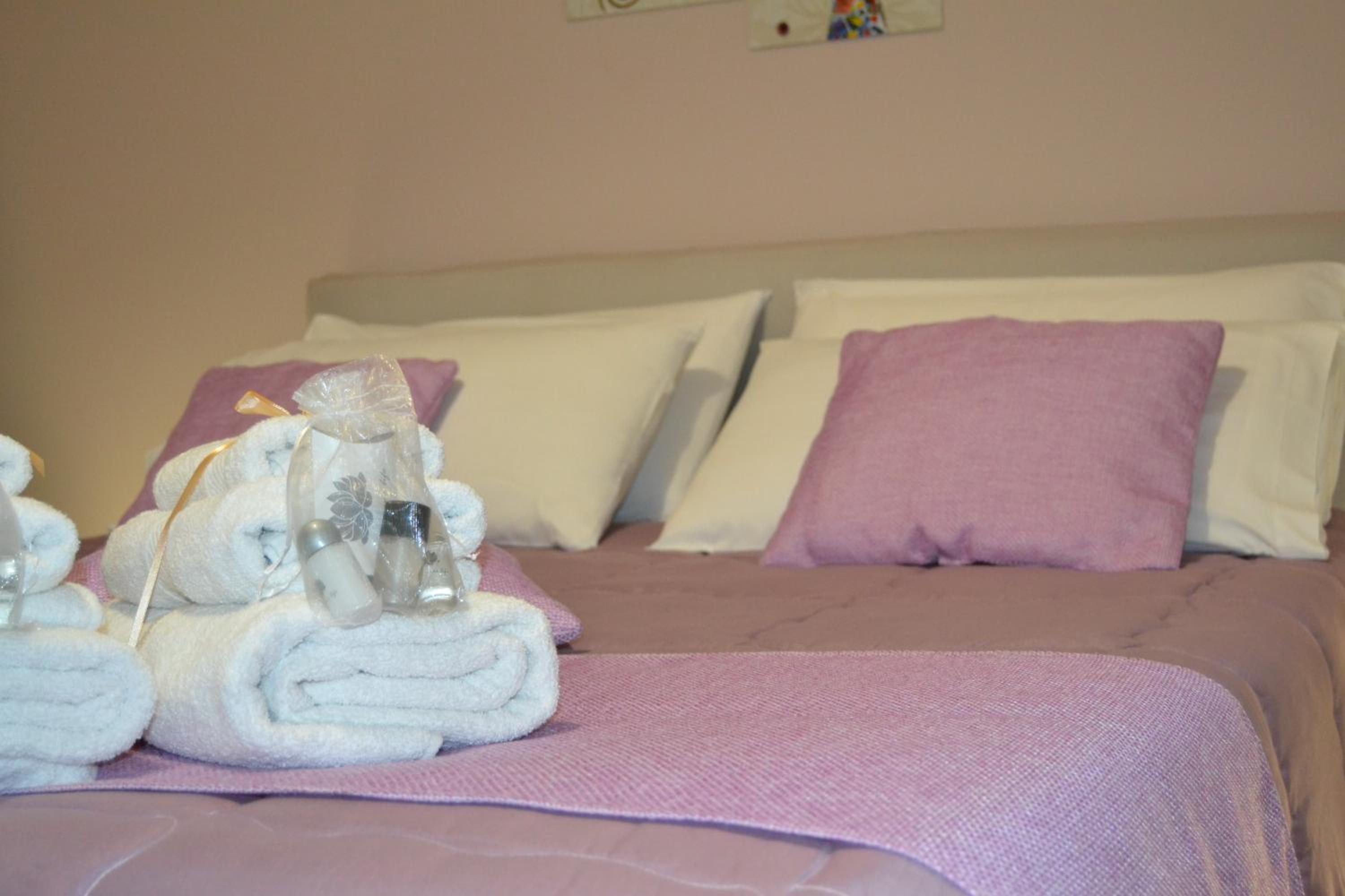 Deluxe King Room - Photo 21