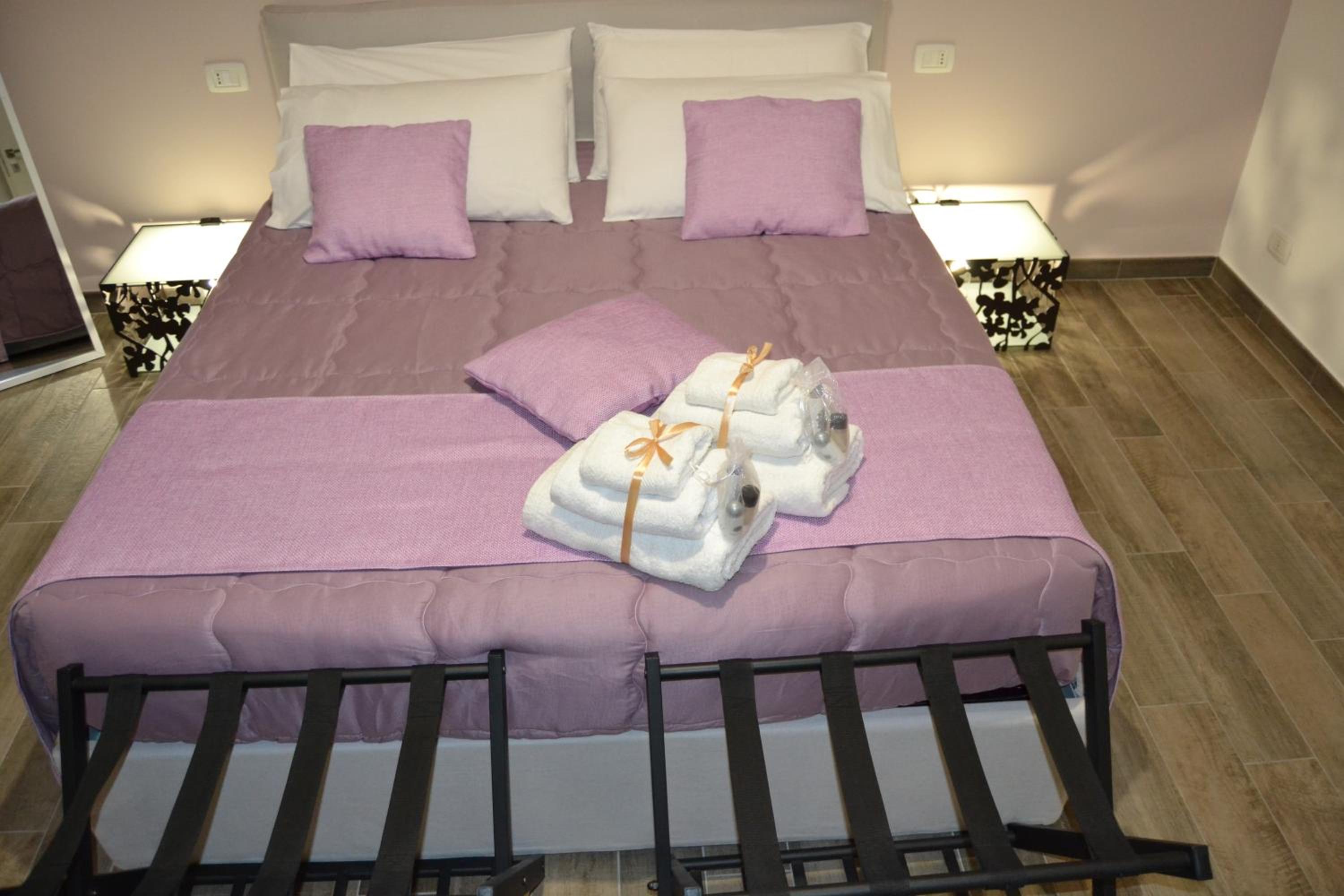 Deluxe King Room - Photo 22