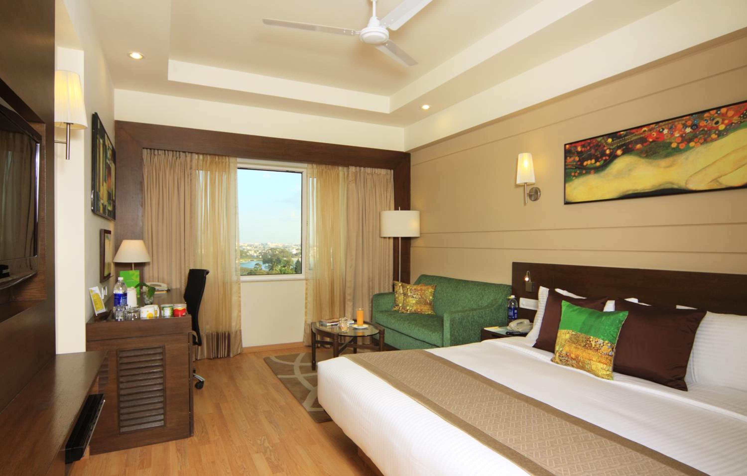 Business Room with 10% off on Food & Soft Beverages,20% off on session of Spa and 20% Discount on Laundry service - Photo 5