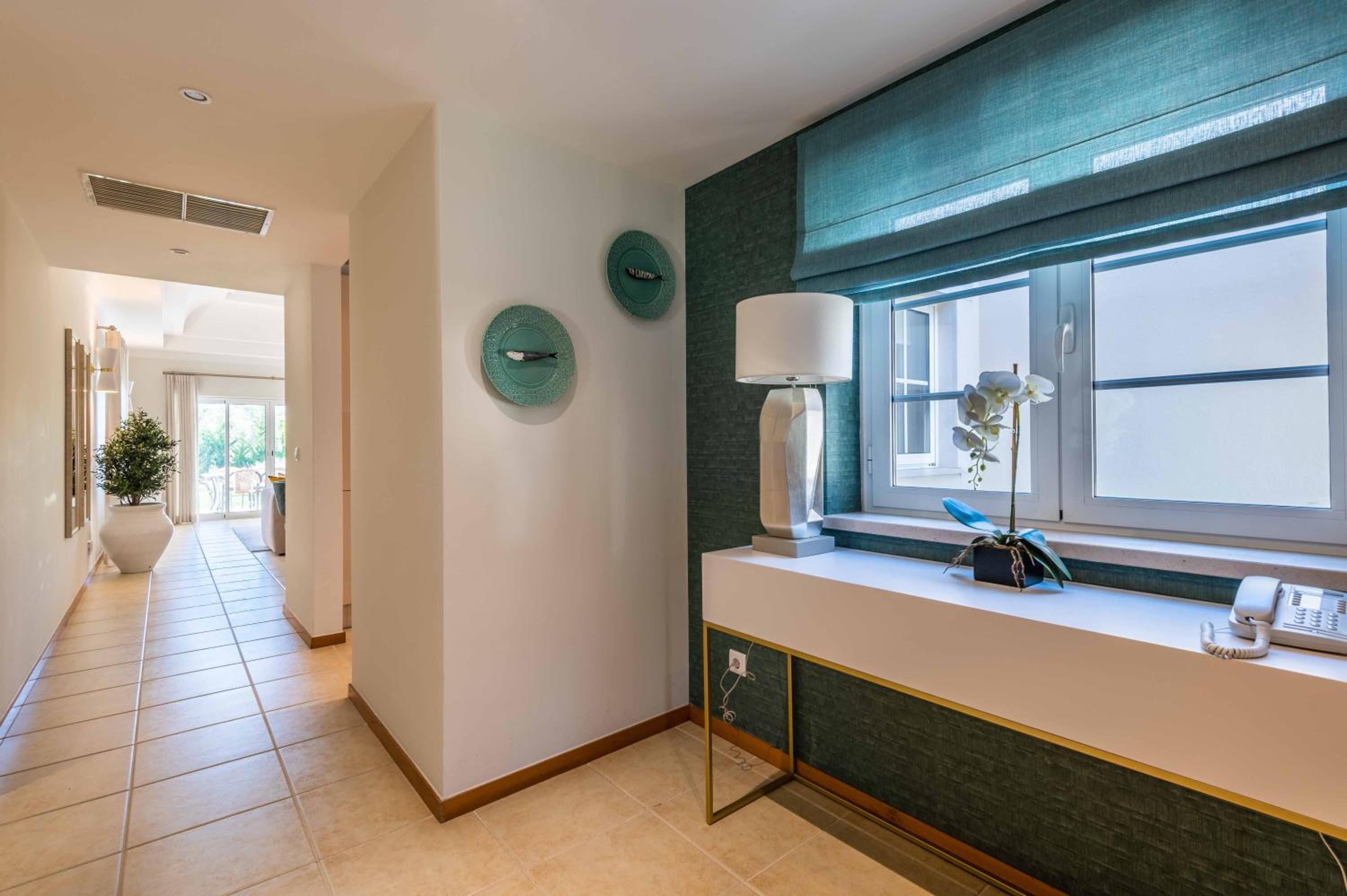 Deluxe Two-Bedroom Apartment with Garden View - Photo 3