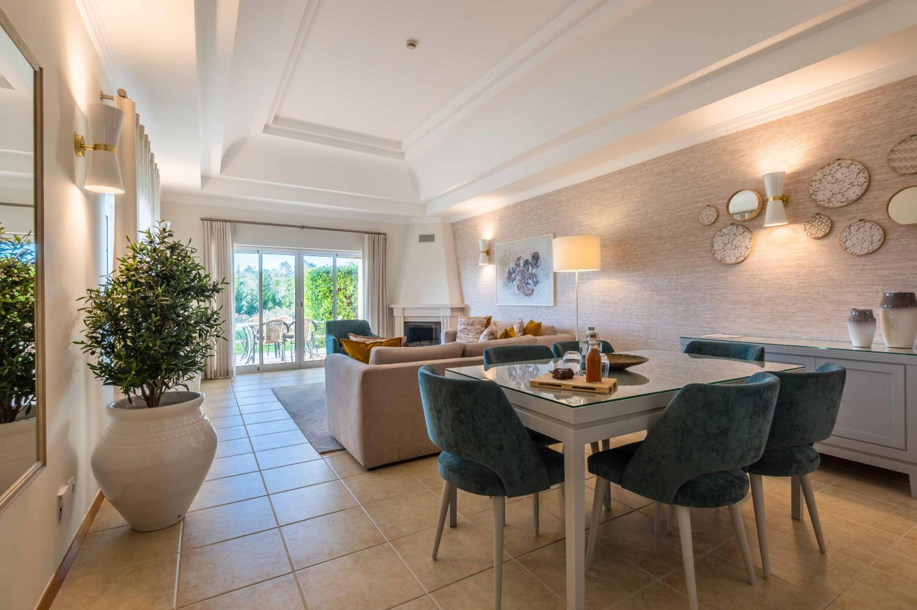 Deluxe Two-Bedroom Apartment with Garden View - Photo 6