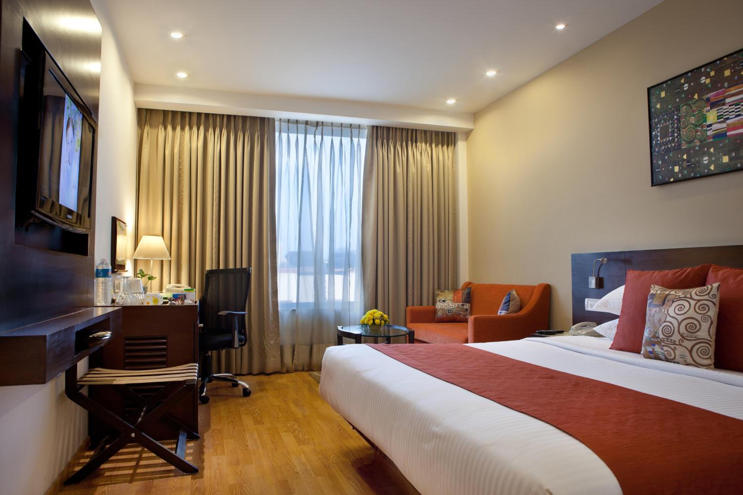 Business Room with 10% off on Food & Soft Beverages,20% off on session of Spa and 20% Discount on Laundry service - Photo 2