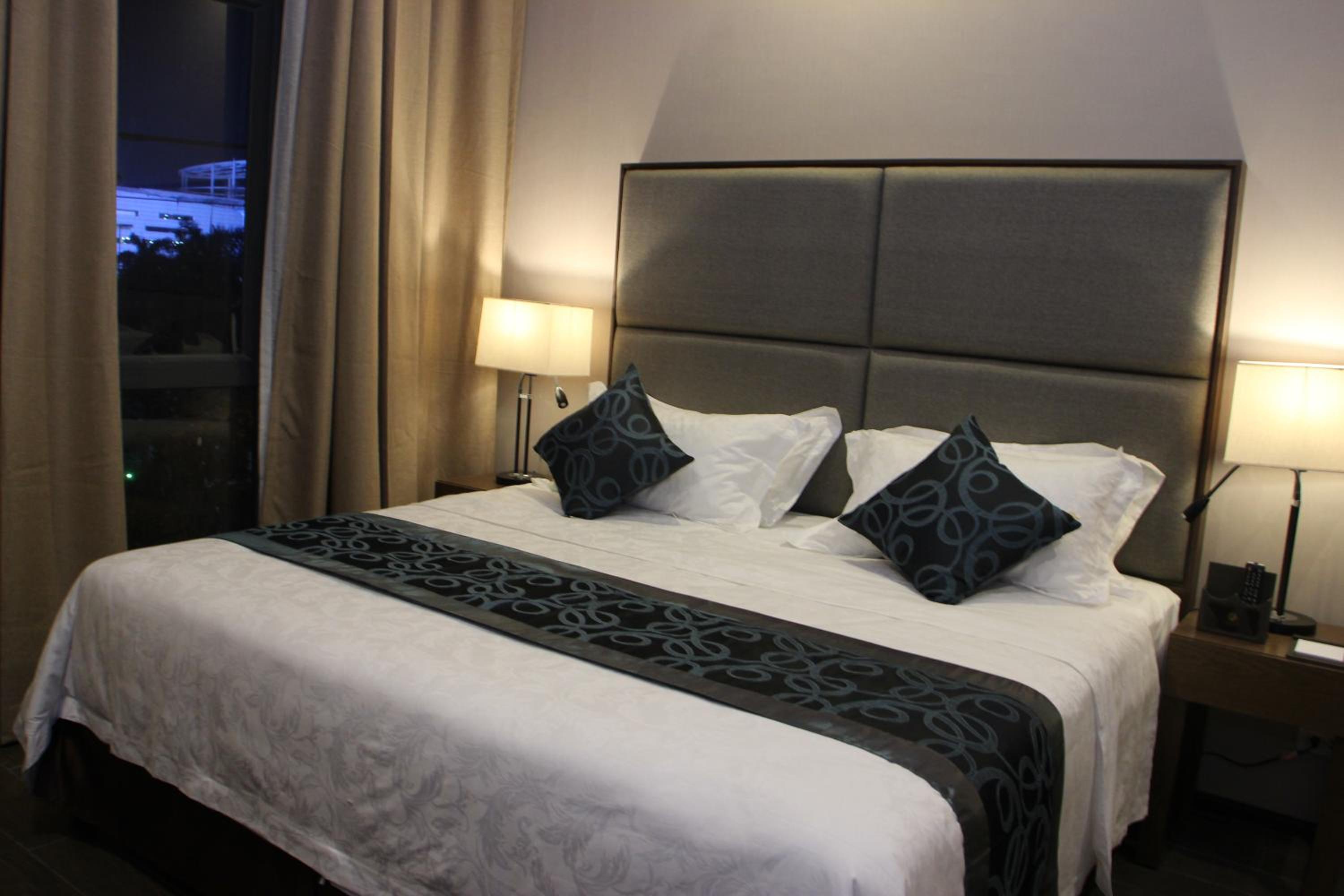 Deluxe King Room photo 3