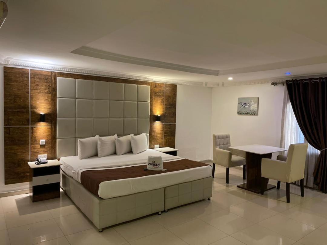 Deluxe King Room