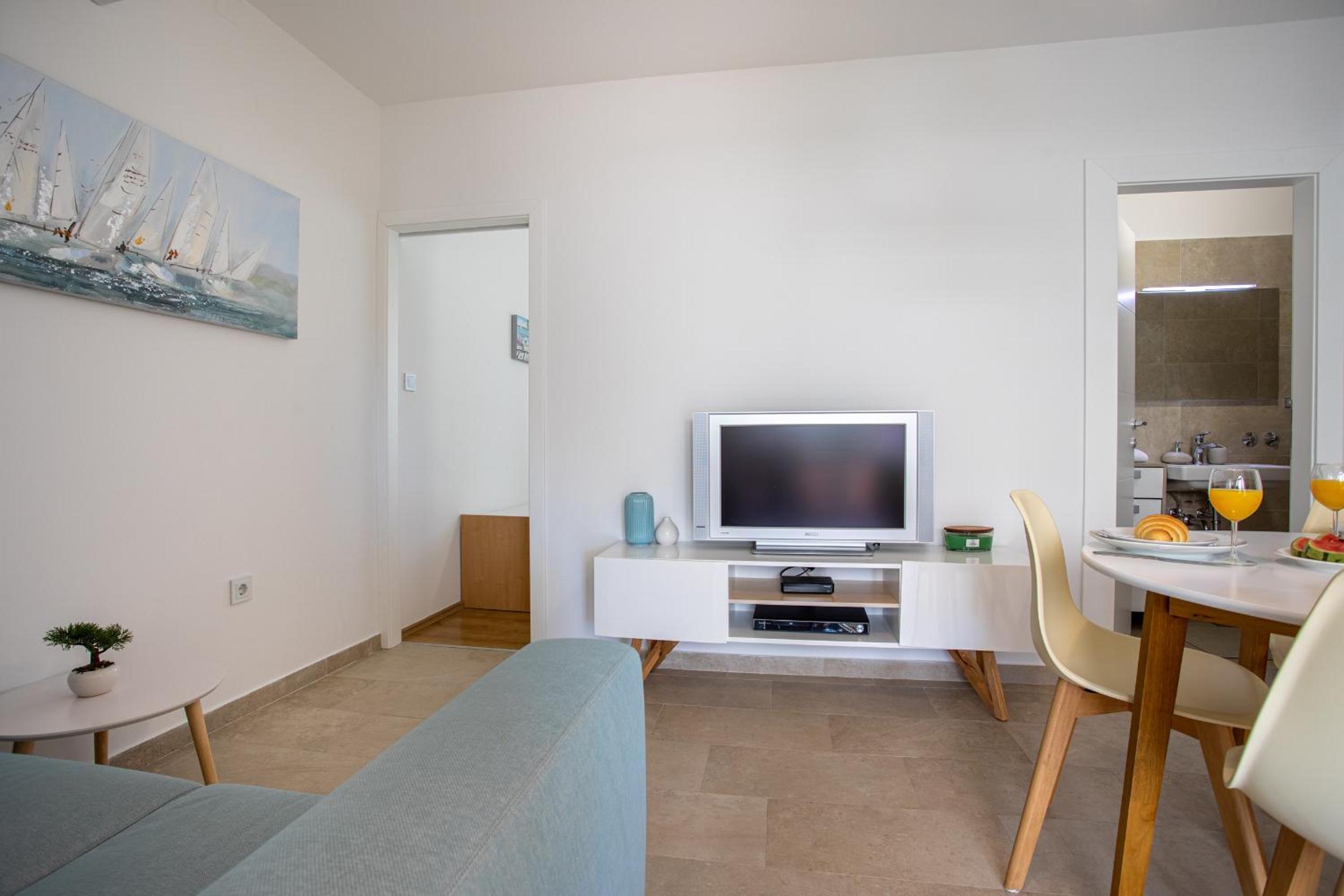 Apartment with Garden View