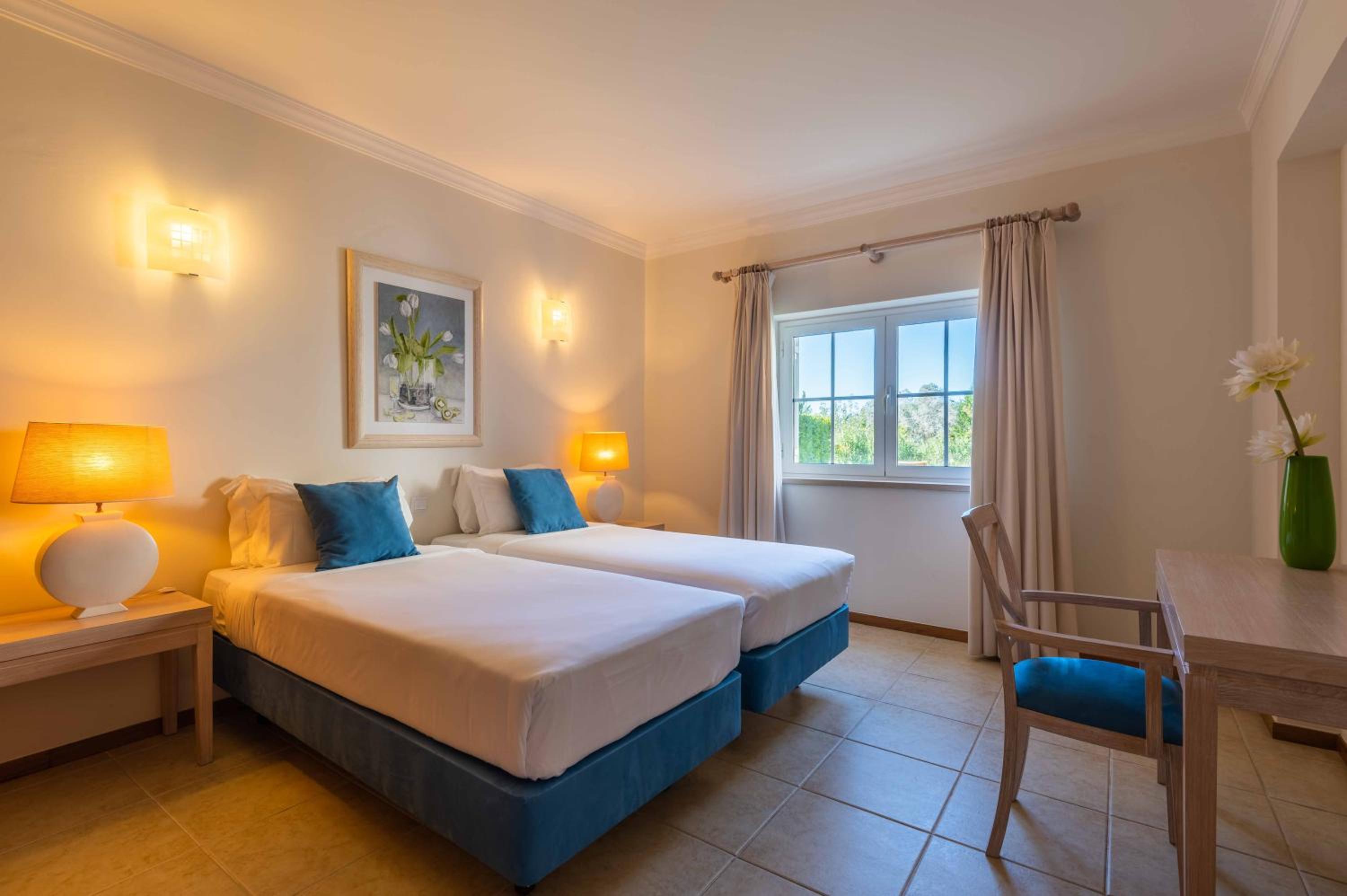 Two-Bedroom Apartment with Pool View - Photo 5