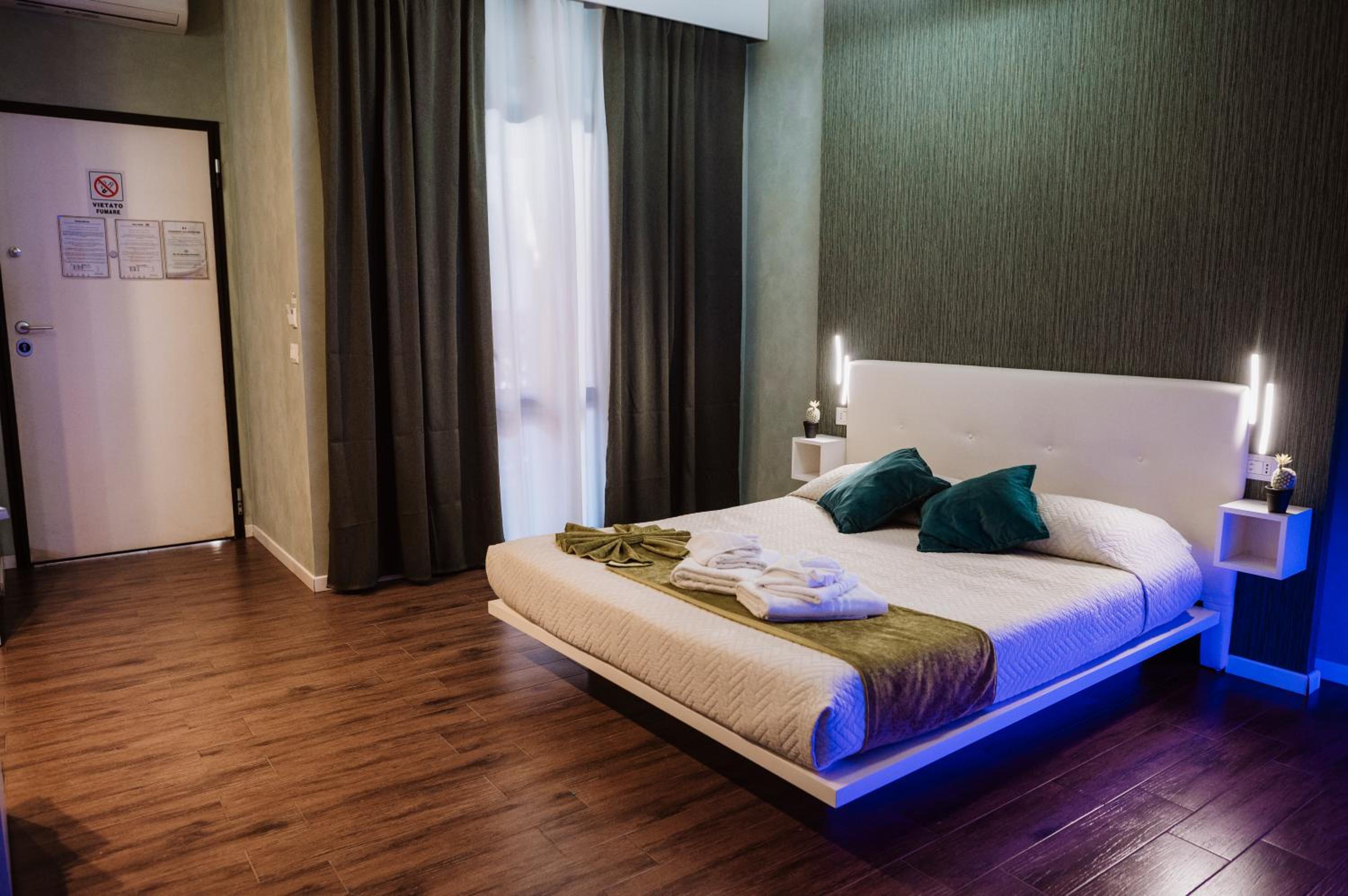 Suite with City View - Photo 4