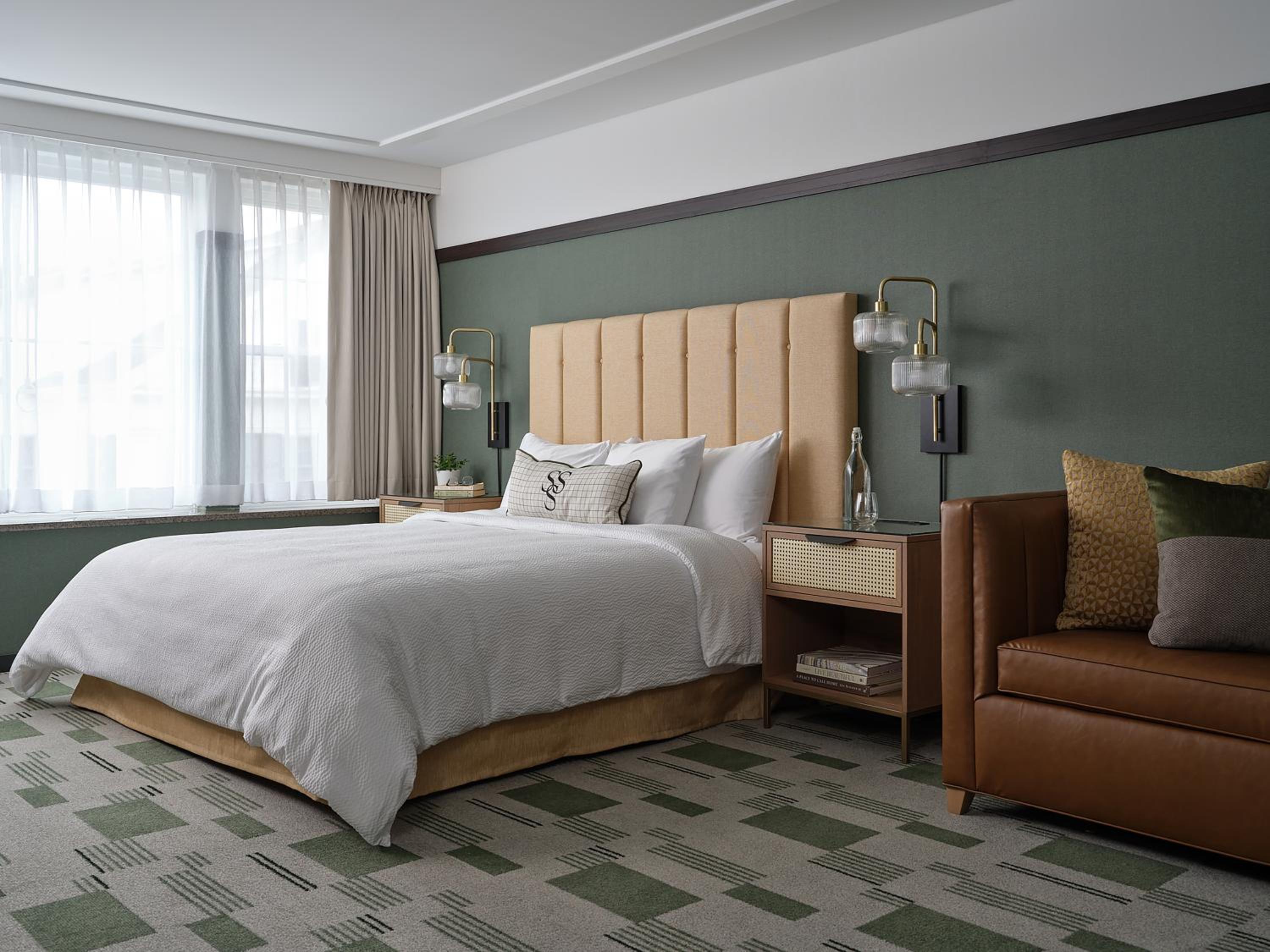 Deluxe King Room - Photo 1